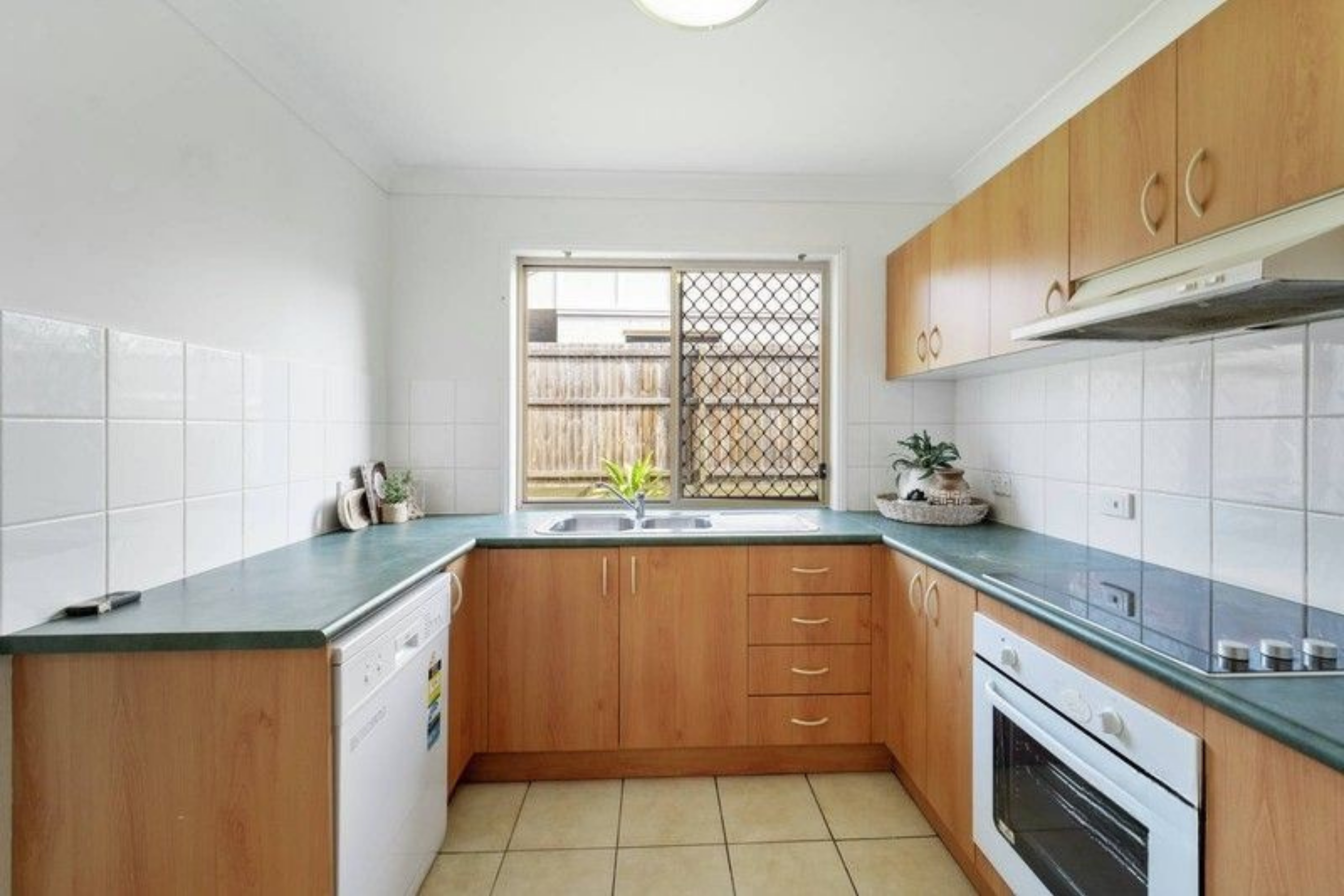 4/11 Oakmont Avenue, Oxley, QLD 4075 - Image 2