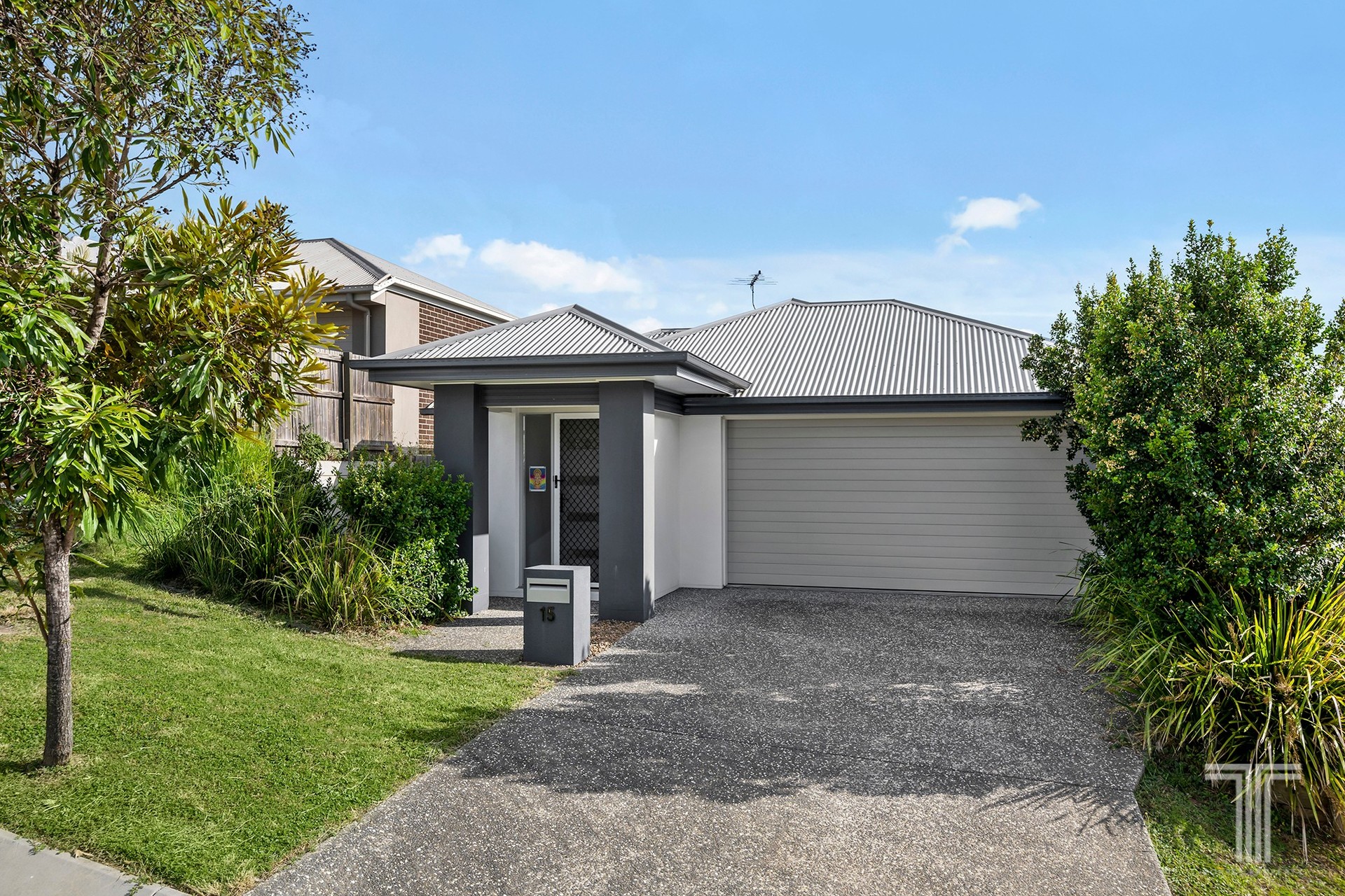 15 Daybreak Street, Spring Mountain, QLD 4300 - Image 1