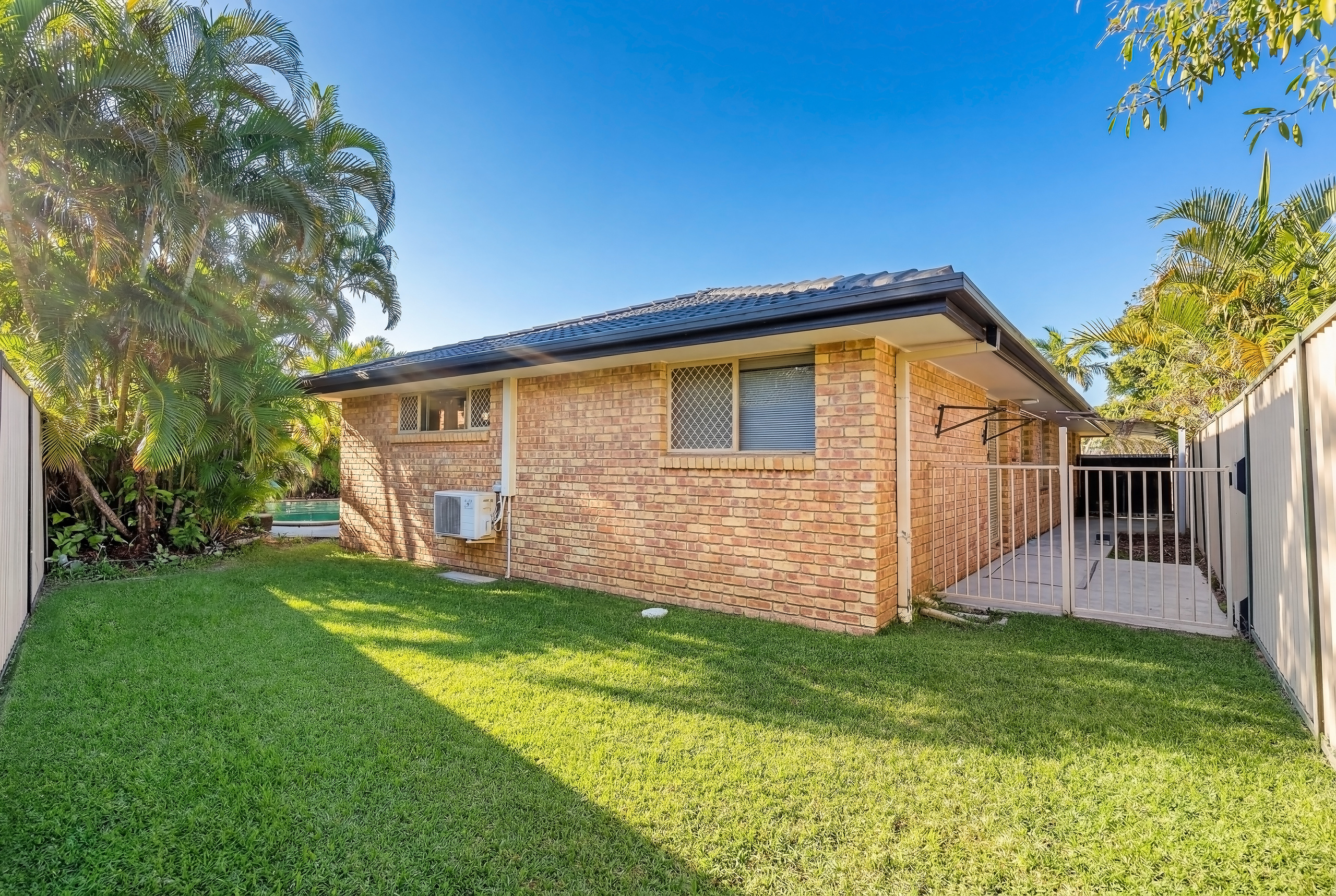 5 SUGARLEAF COURT, Burleigh Waters QLD 4220 - Image 4
