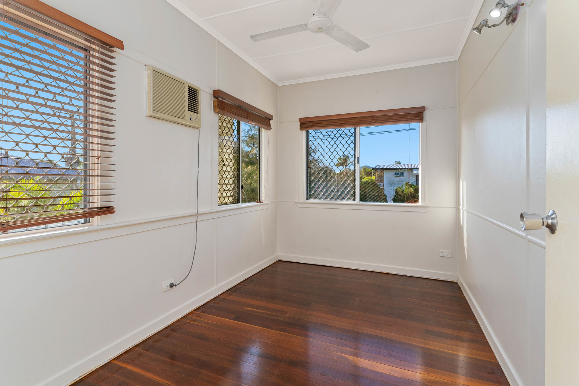 258 ELPHINSTONE STREET, Koongal QLD 4701 - Image 6