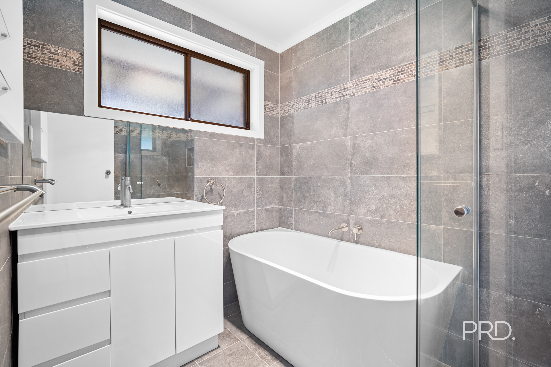 21 Pinaroo Drive, Glenfield Park, NSW 2650 - Image 5