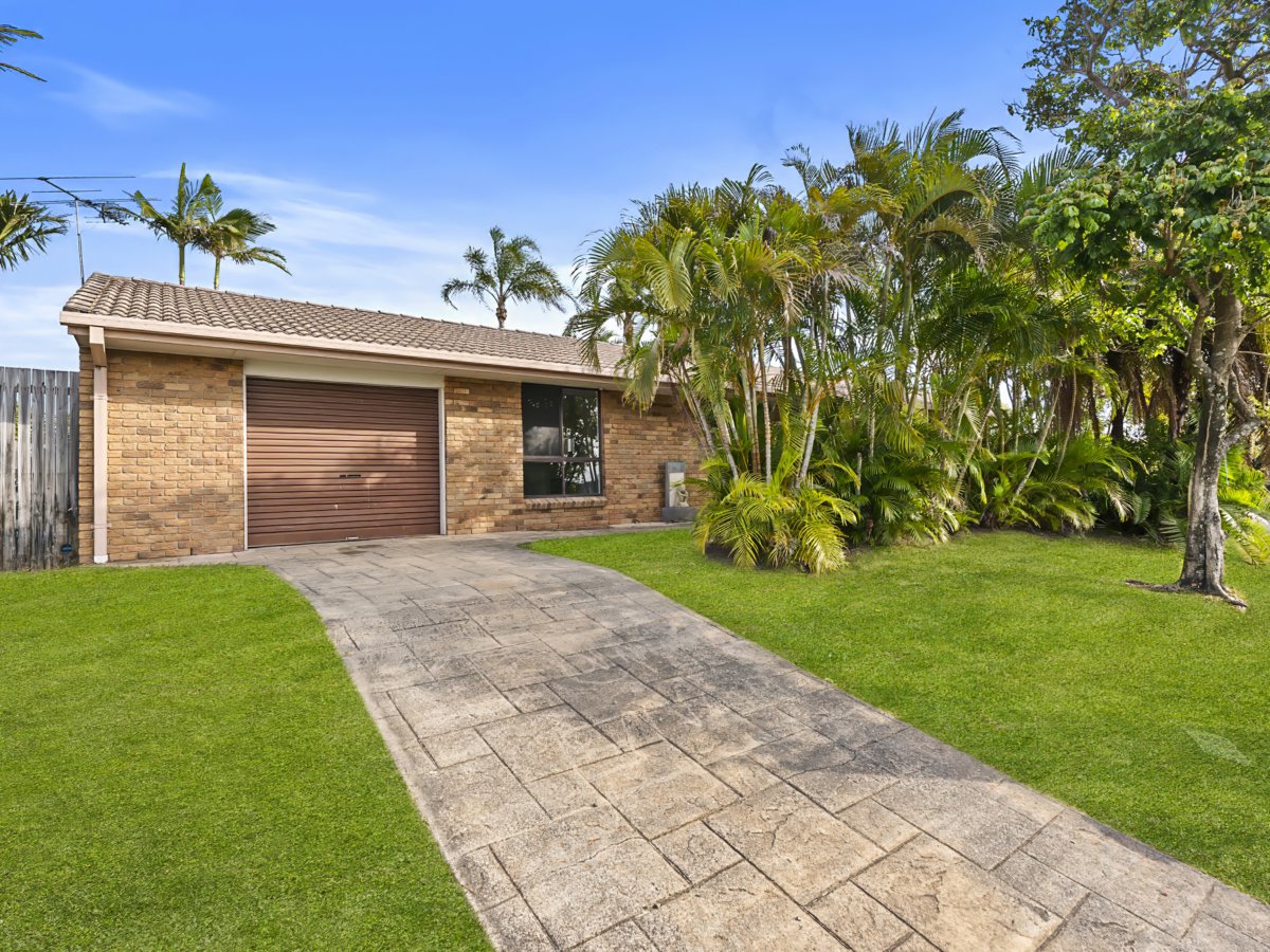 2 DAY PLACE, Sandstone Point QLD 4511 - Image 1