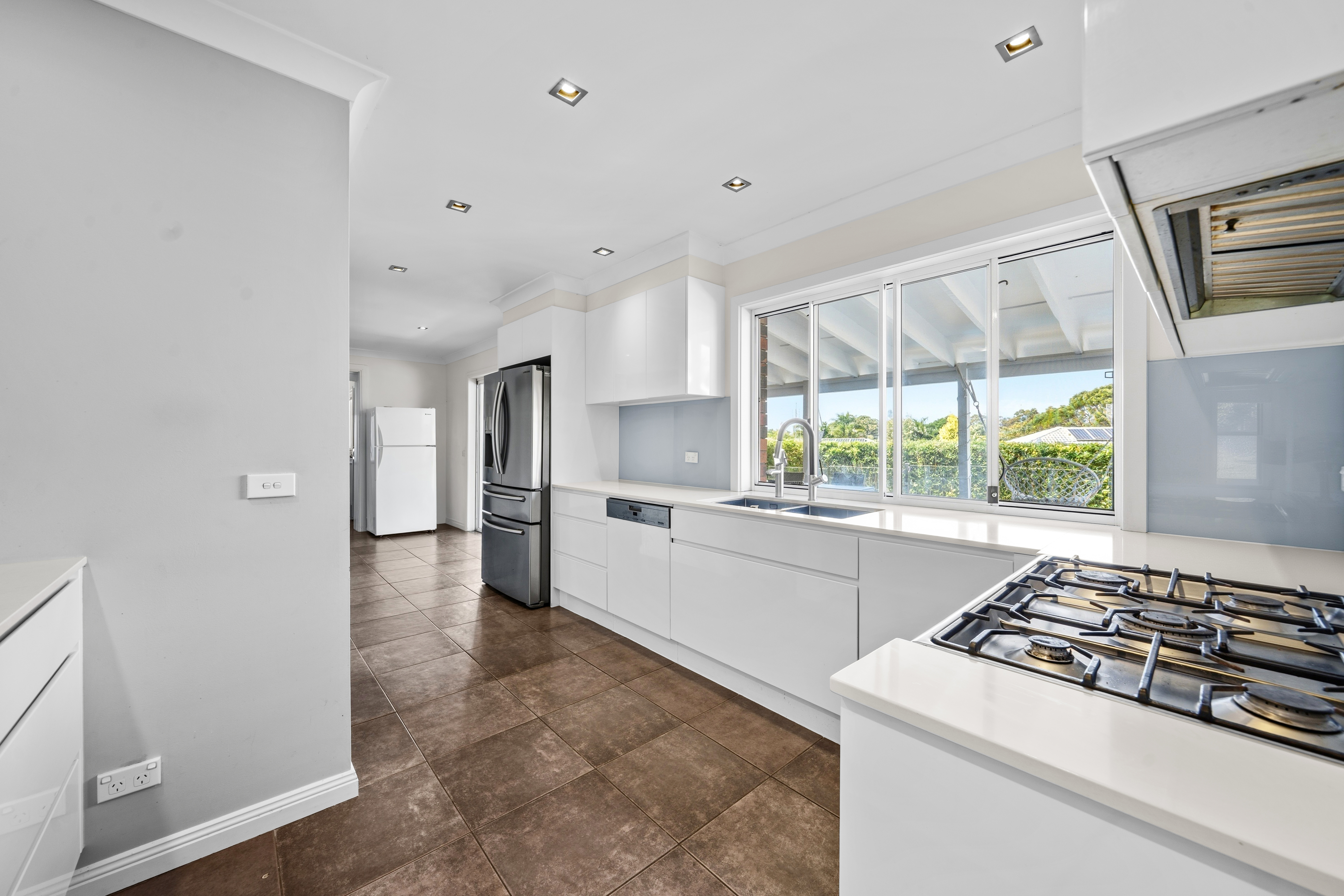 9 PENAMBER COURT, Benowa QLD 4217 - Image 10