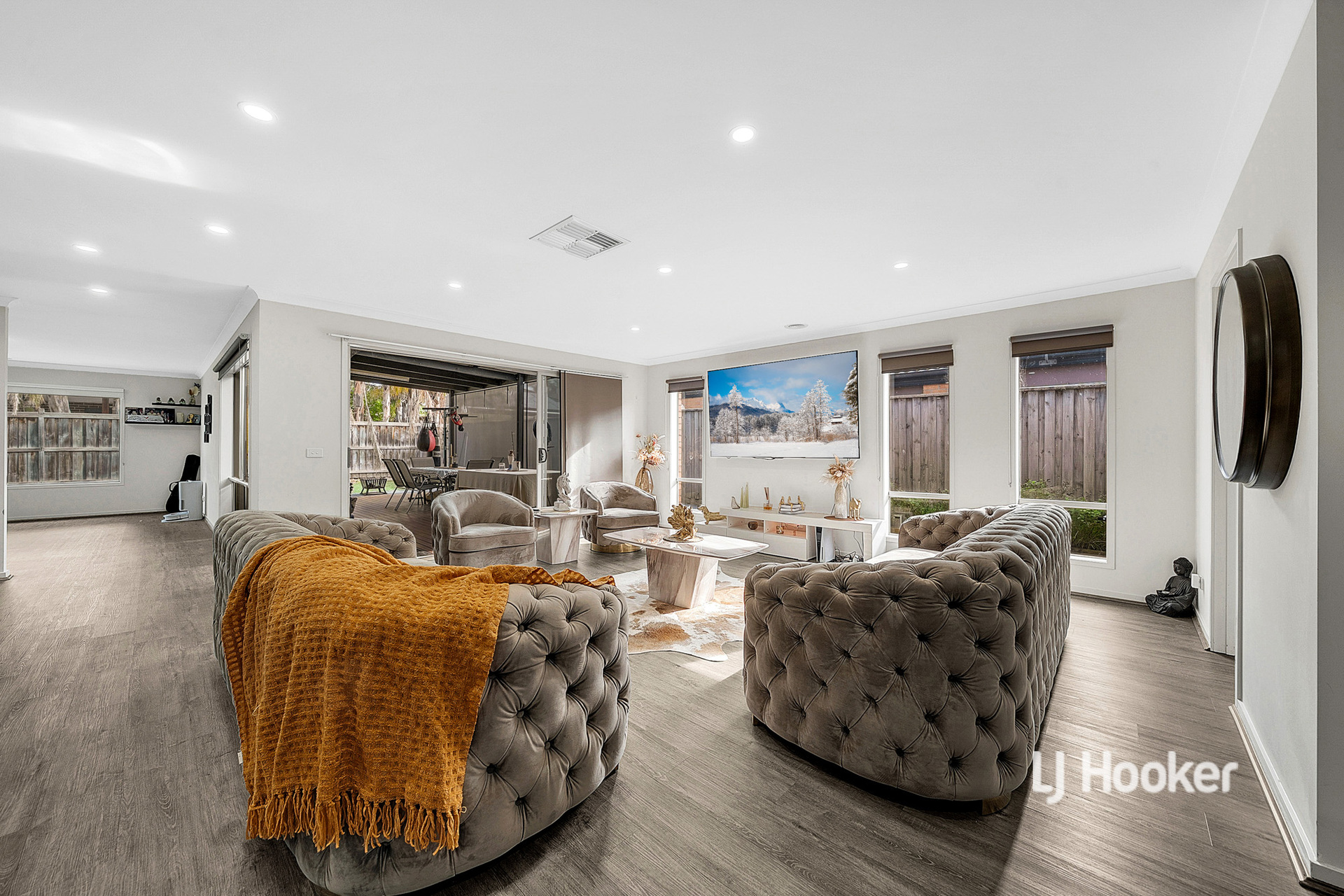 27 DAN MORGAN DRIVE, Cranbourne East VIC 3977 - Image 7
