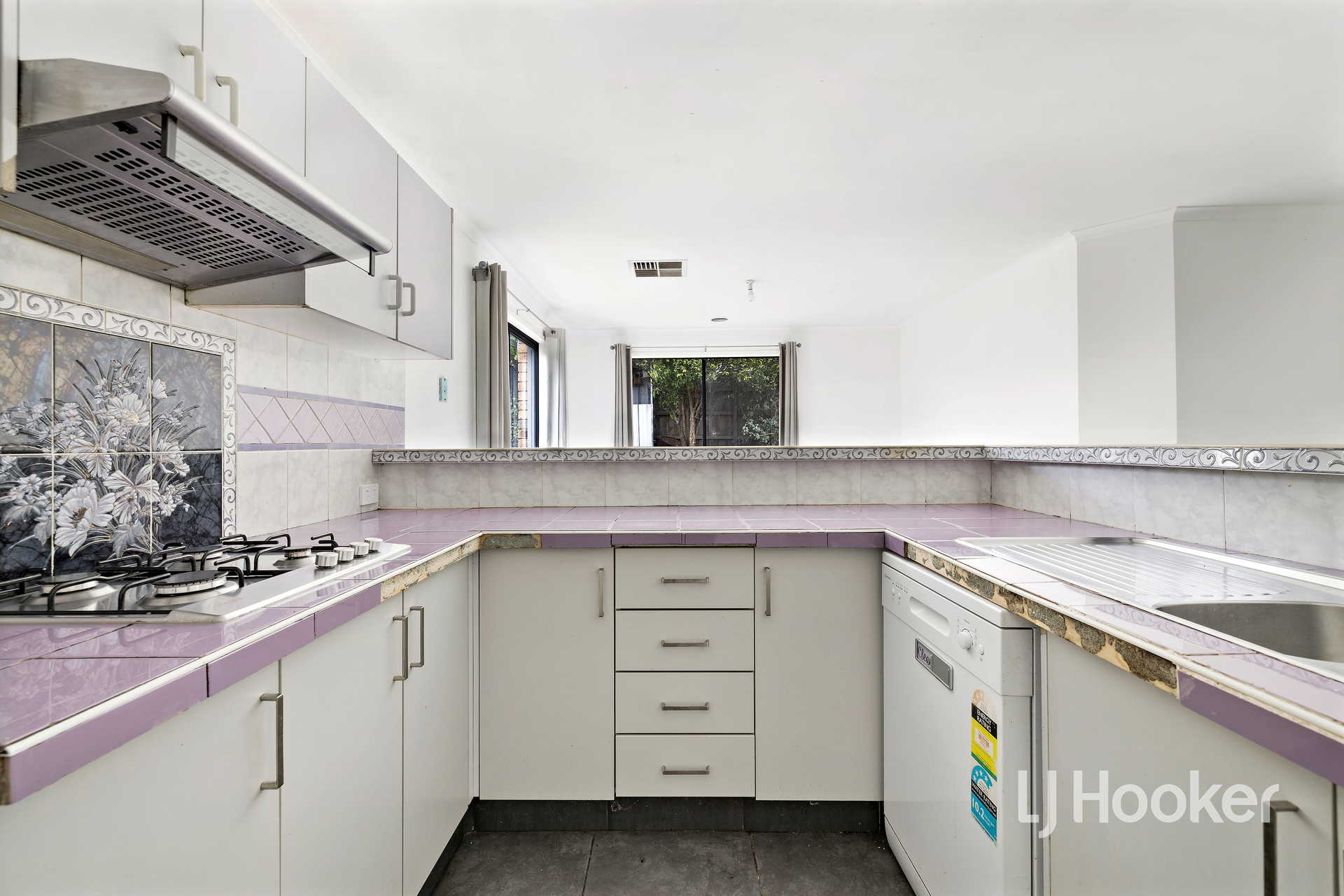 3-bedroom house at 28 MANATOKA CRESCENT, Hampton Park VIC 3976, Casey, Victoria