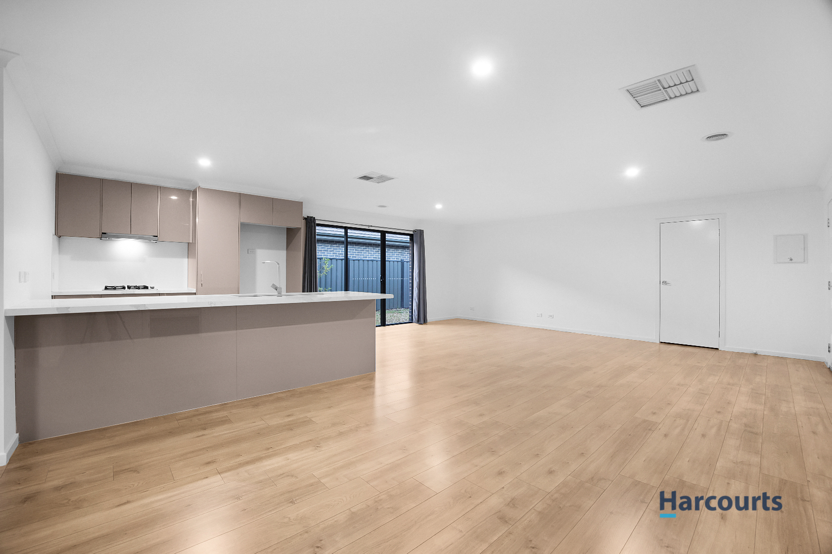 2|8 Redwood Drive, Hoppers Crossing, Vic, 3029 - Image 2