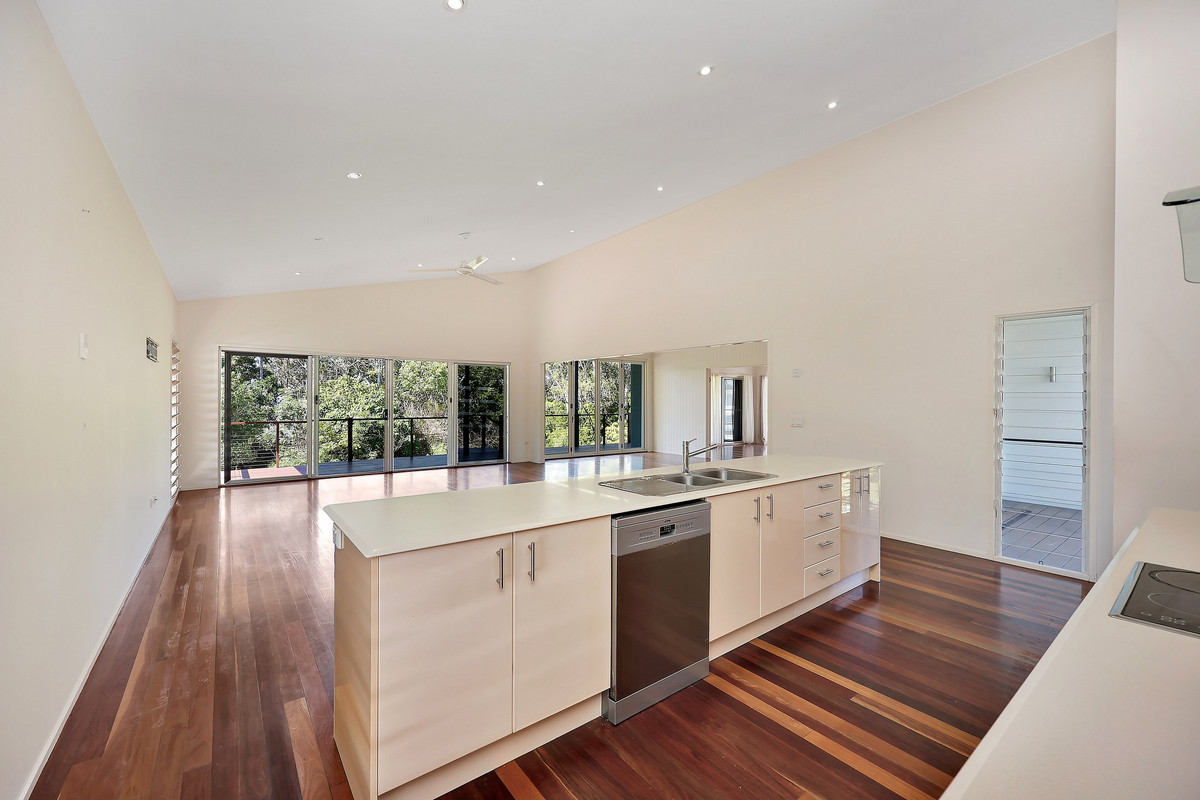 178 KINGFISHER PARADE, Toogoom QLD 4655 - Image 7