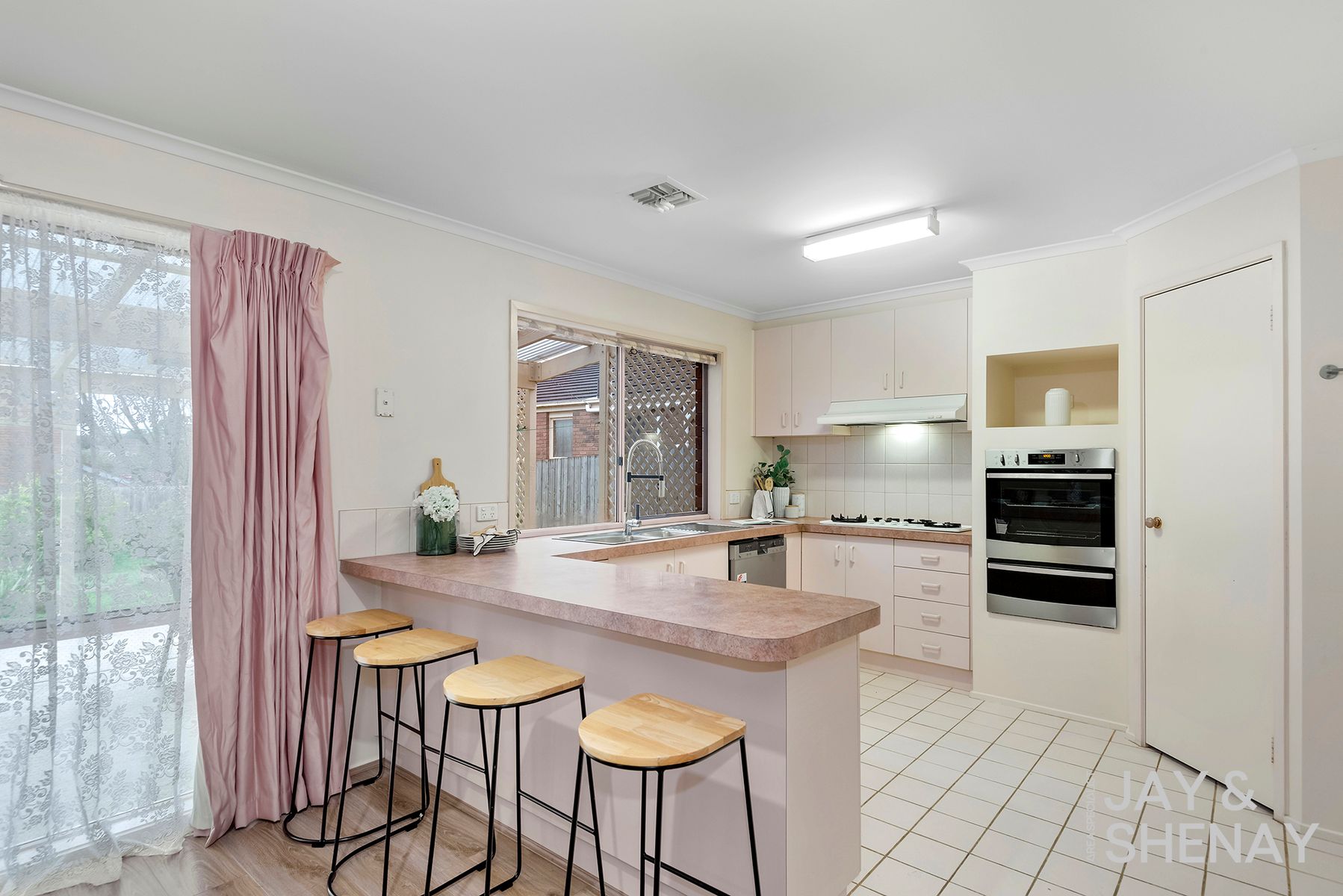 29 BARNSLEY DRIVE, Endeavour Hills VIC 3802 - Image 3