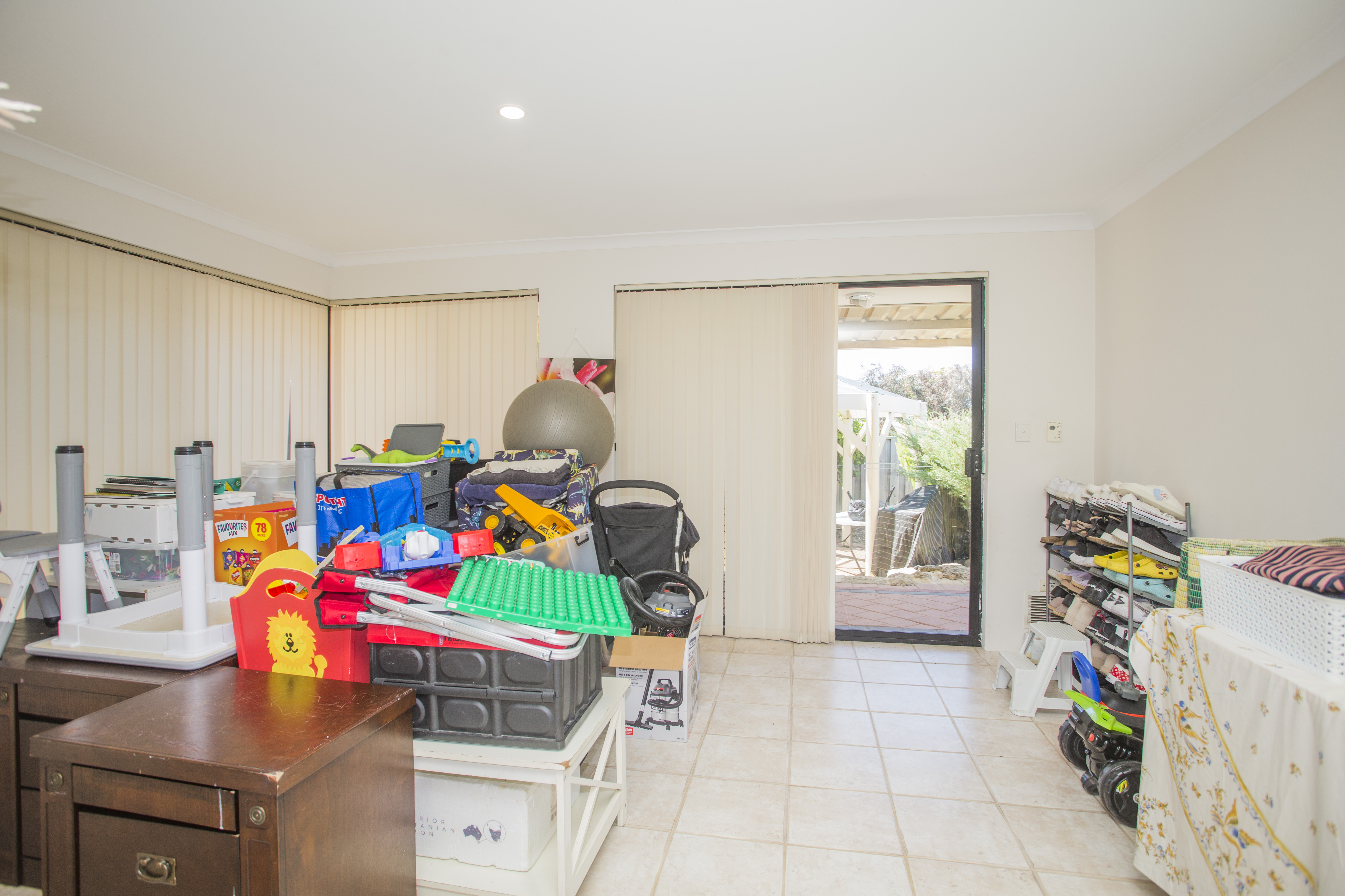 4-bedroom house at 10 Mangrove Circuit, Banksia Grove, WA 6031, Wanneroo, Western Australia
