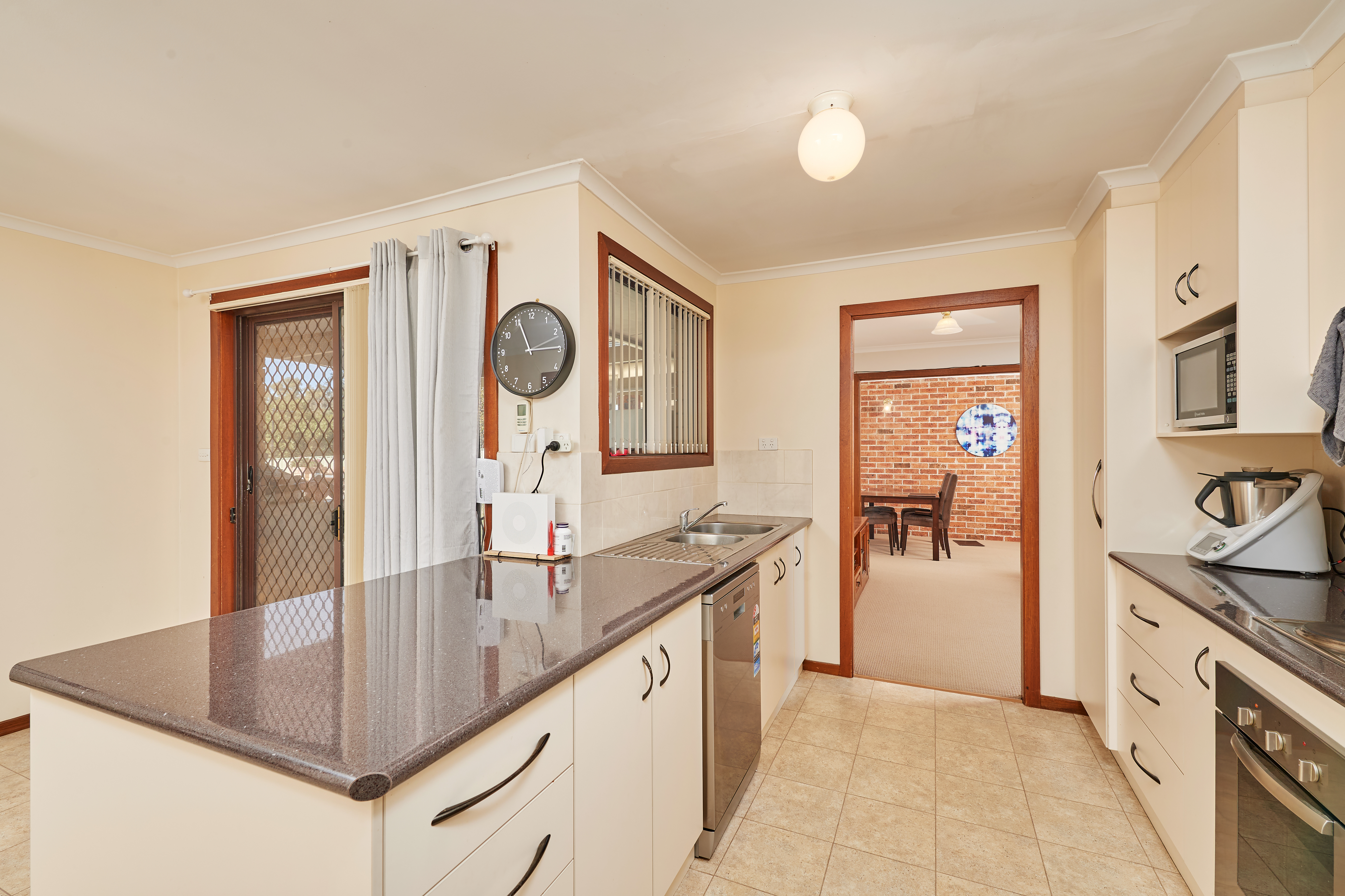 7 Forrest Street, Lake Albert, NSW 2650 - Image 2