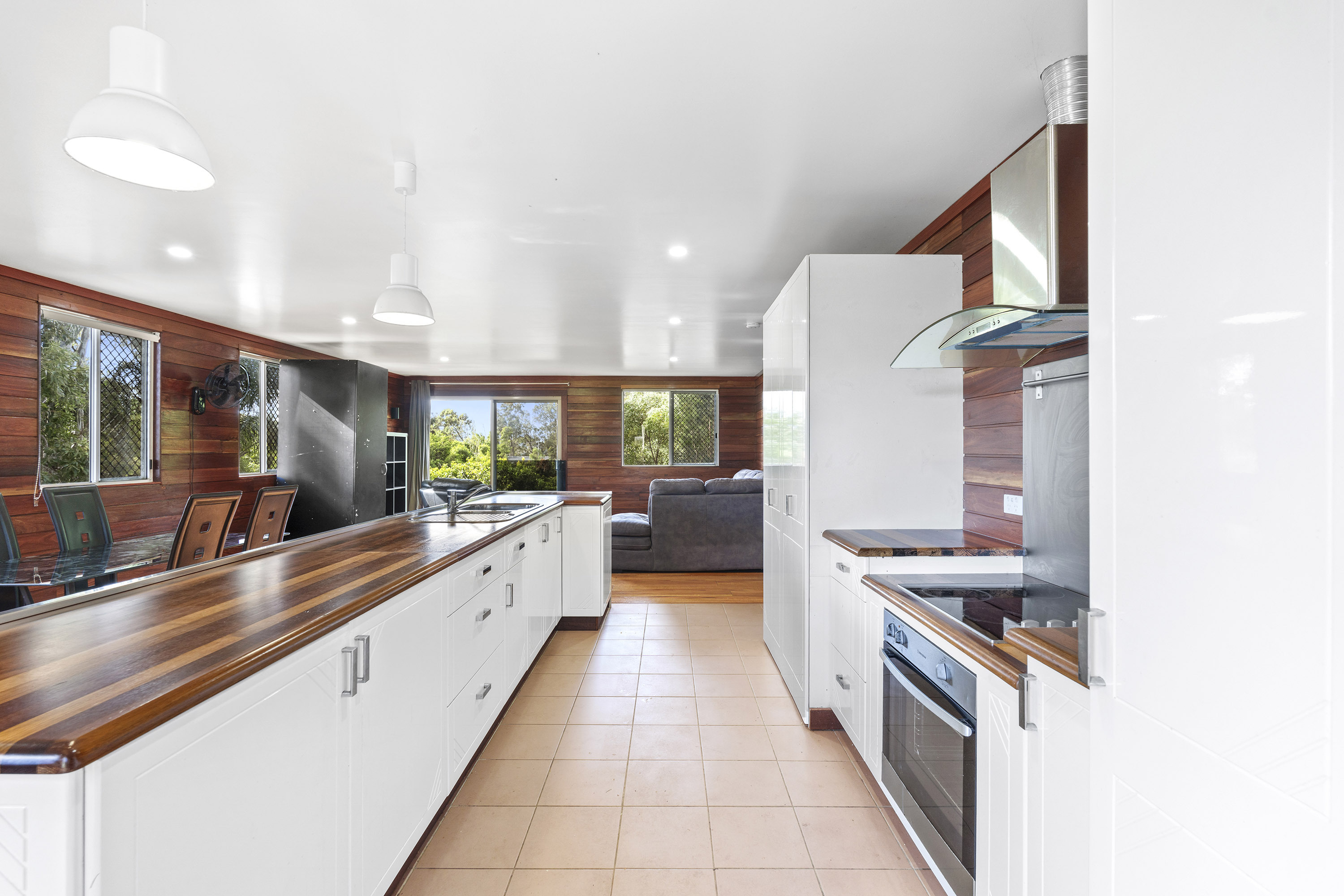 39 HALCYON STREET, Lamb Island QLD 4184 - Image 1