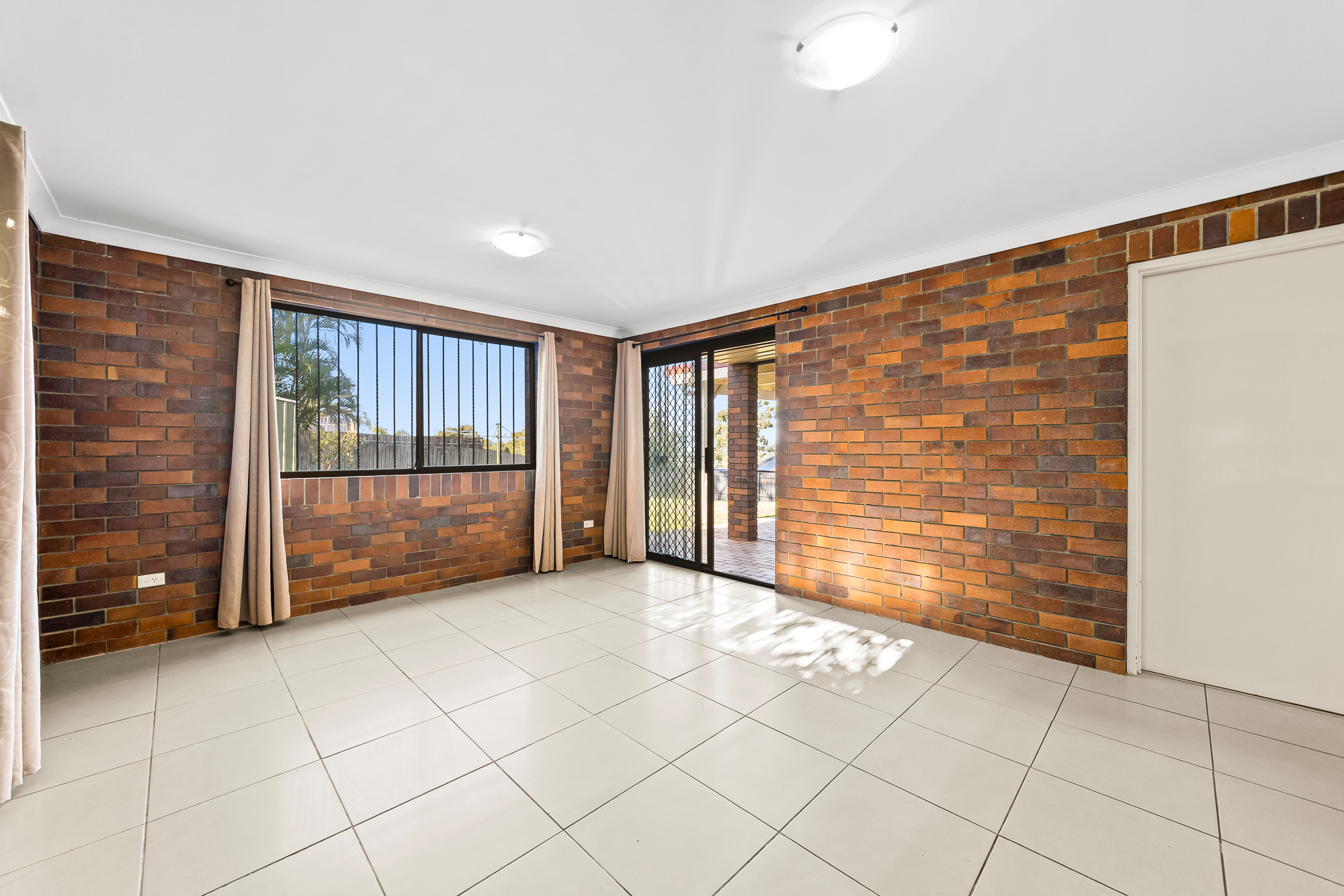85 DENNIS ROAD, Springwood QLD 4127 - Image 6