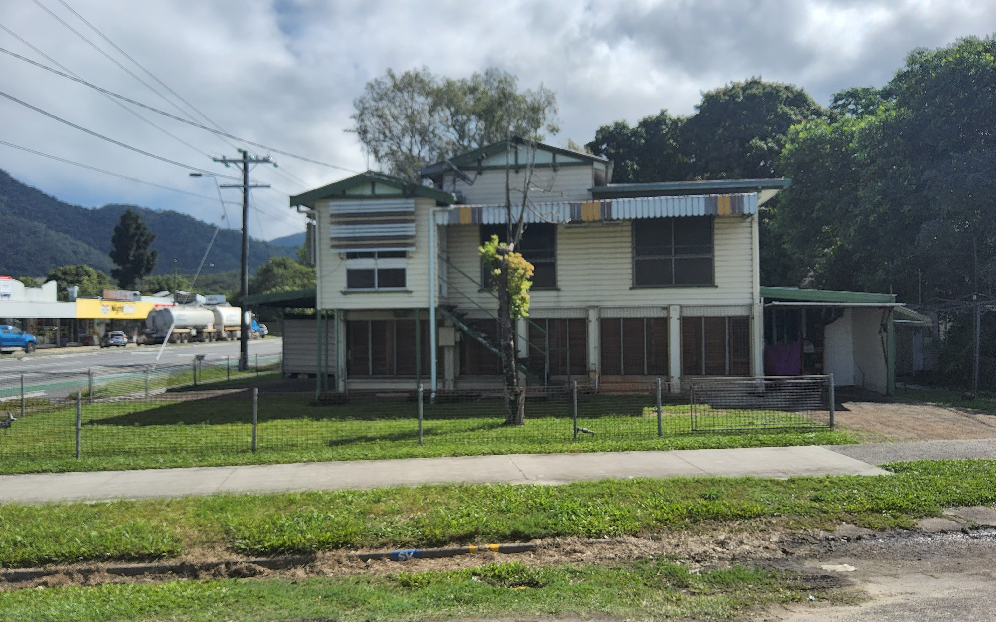 2 RESERVOIR ROAD, Manoora QLD 4870 - Image 1