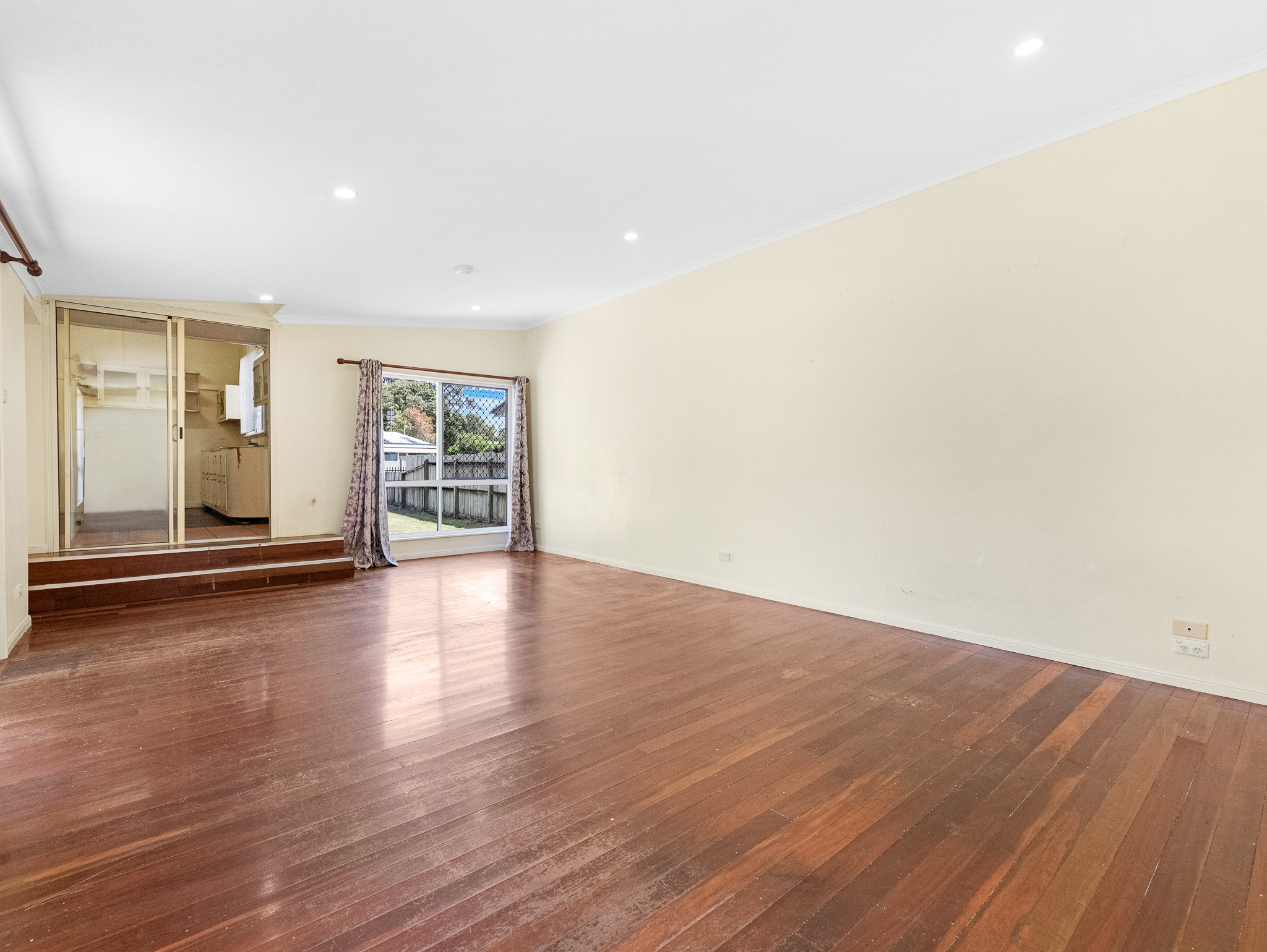 64 KING STREET, Urangan QLD 4655 - Image 10