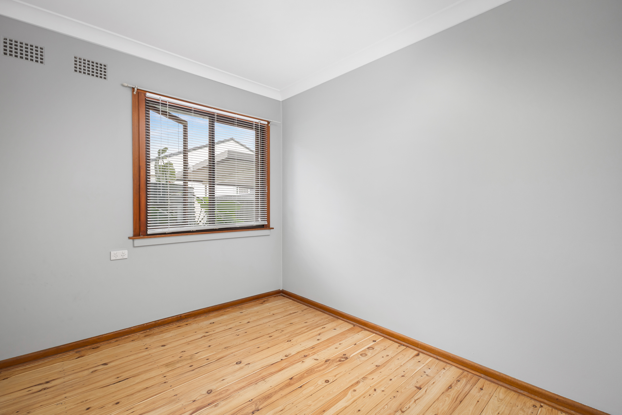 4-bedroom house at 24 Mindanao Avenue, Lethbridge Park, NSW 2770, Blacktown, New South Wales