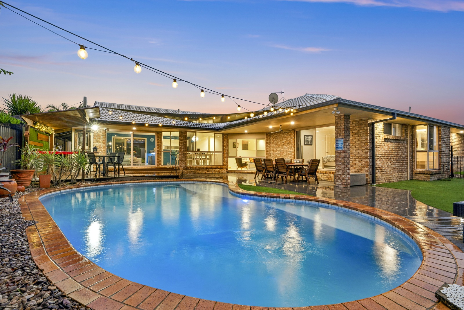4 BOLT COURT, Parkwood QLD 4214 - Image 1