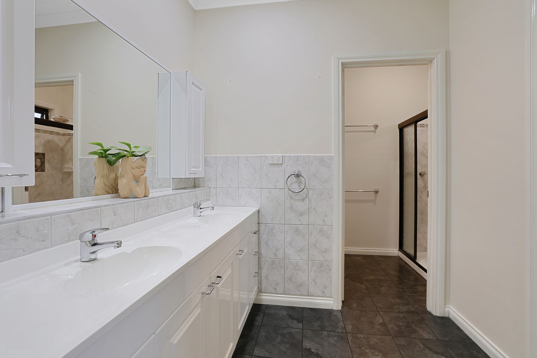 6-bedroom house at 23-25 Moe-Willow Grove Road, Willow Grove, Vic, 3825, Baw Baw, Victoria