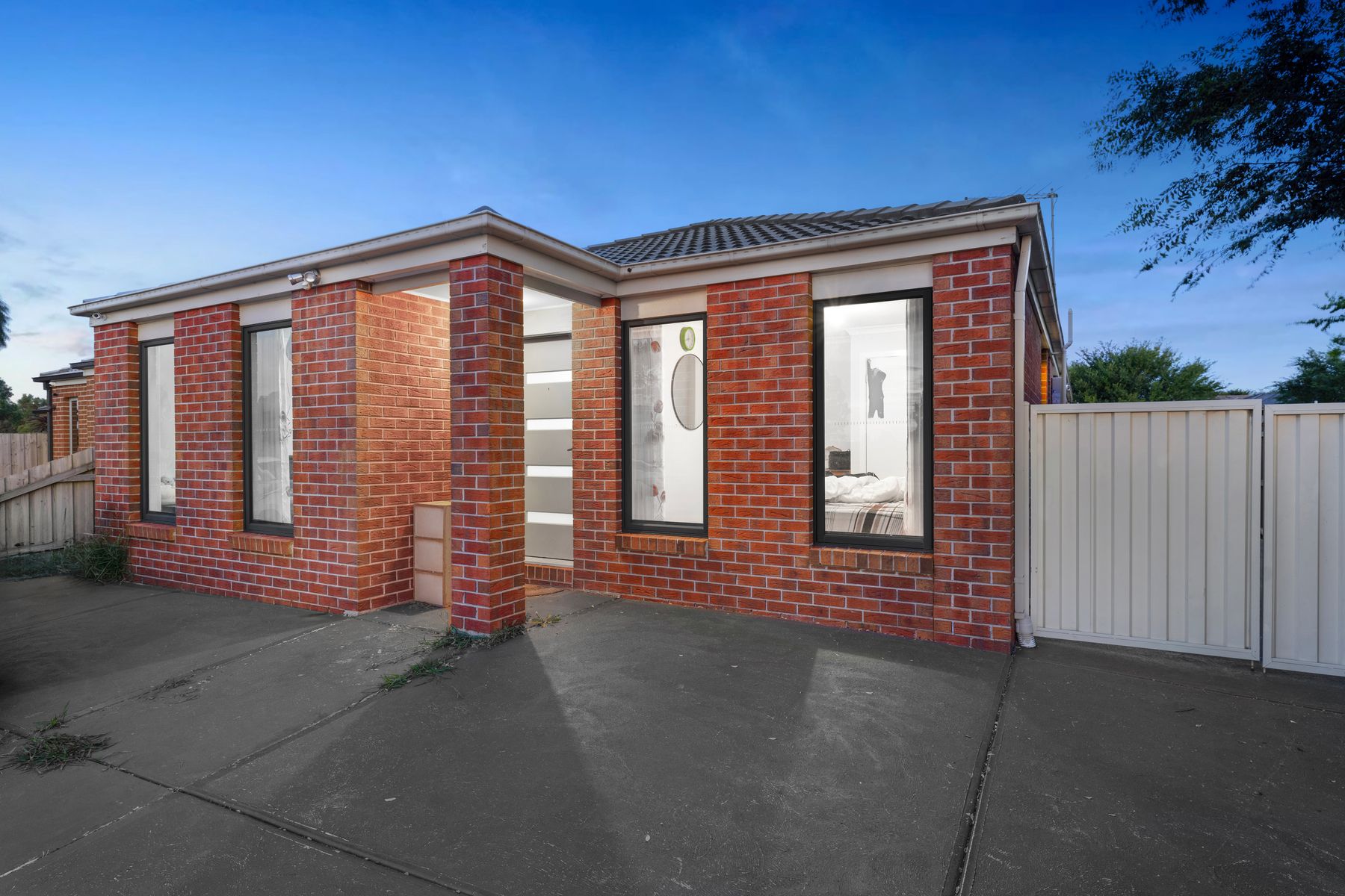 38 Parklink Drive, Cranbourne East, VIC 3977 - Image 1