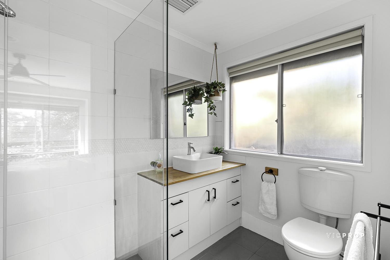 4-bedroom house at 8 Willaura Place, Yallambie, VIC 3085, Banyule, Victoria