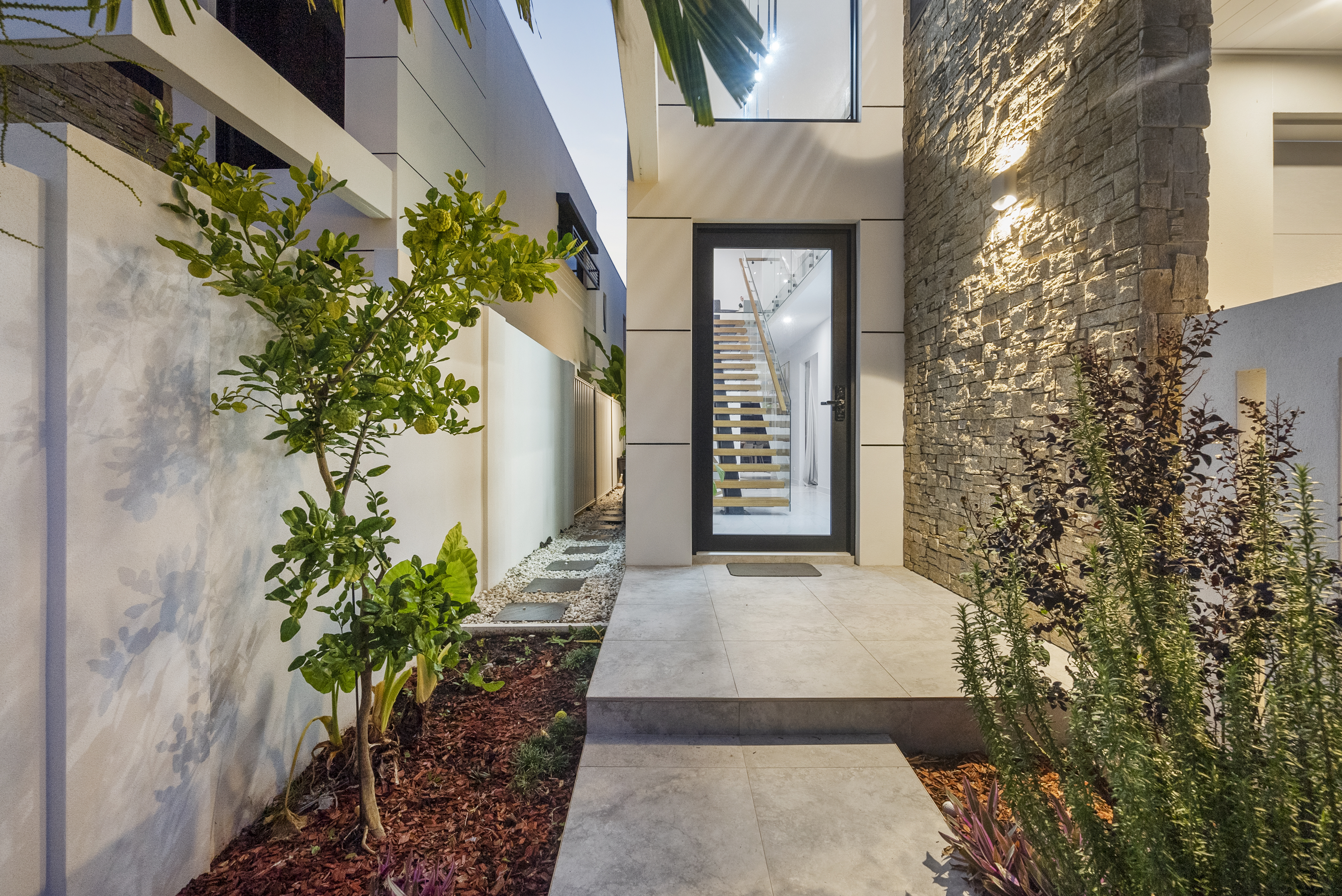 2/10 Middle Quay Drive, Biggera Waters, Qld, 4216 - Image 2