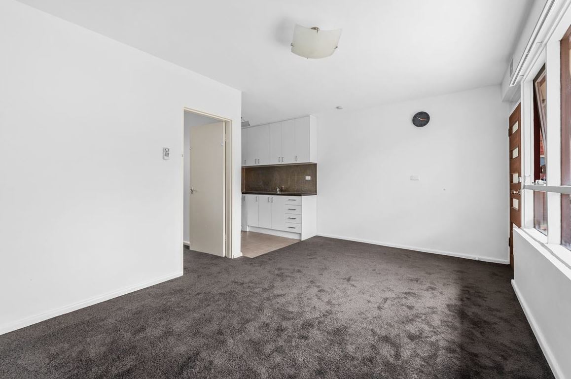 3 72 KING WILLIAM STREET, RESERVOIR VIC 3073 - Image 3