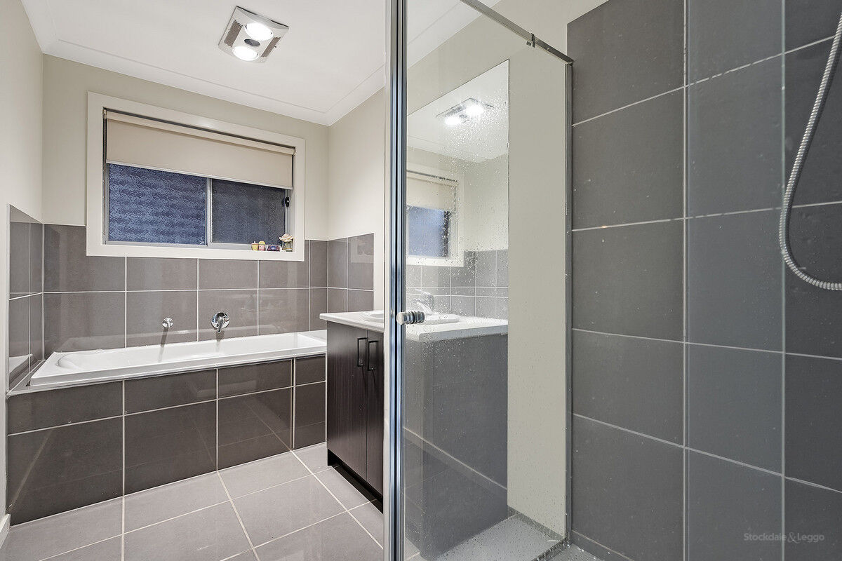 3-bedroom unit at UNIT 14 11 HAWK AVENUE, Pakenham VIC 3810, Cardinia, Victoria
