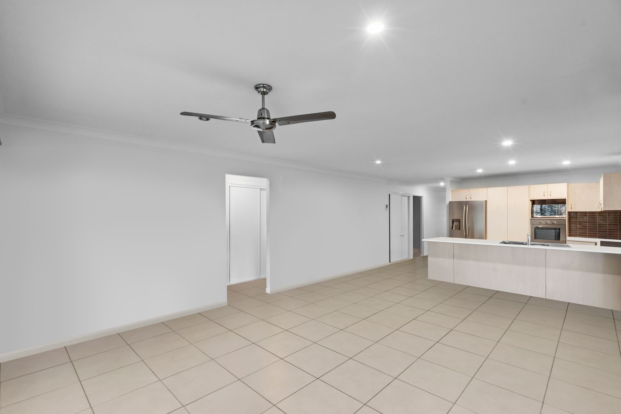 44 WYNDHAM CIRCUIT, Holmview QLD 4207 - Image 2