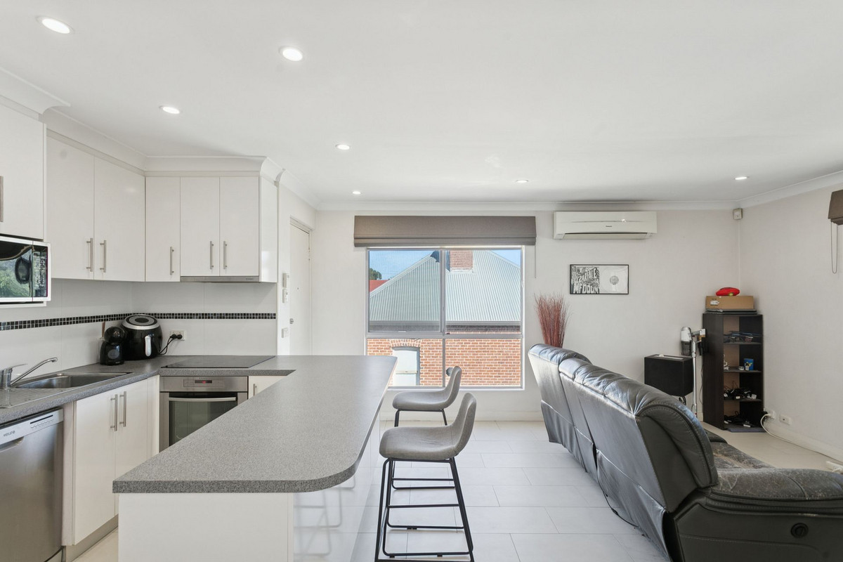 4/92 Seventh Avenue, Maylands, WA 6051 - Image 2
