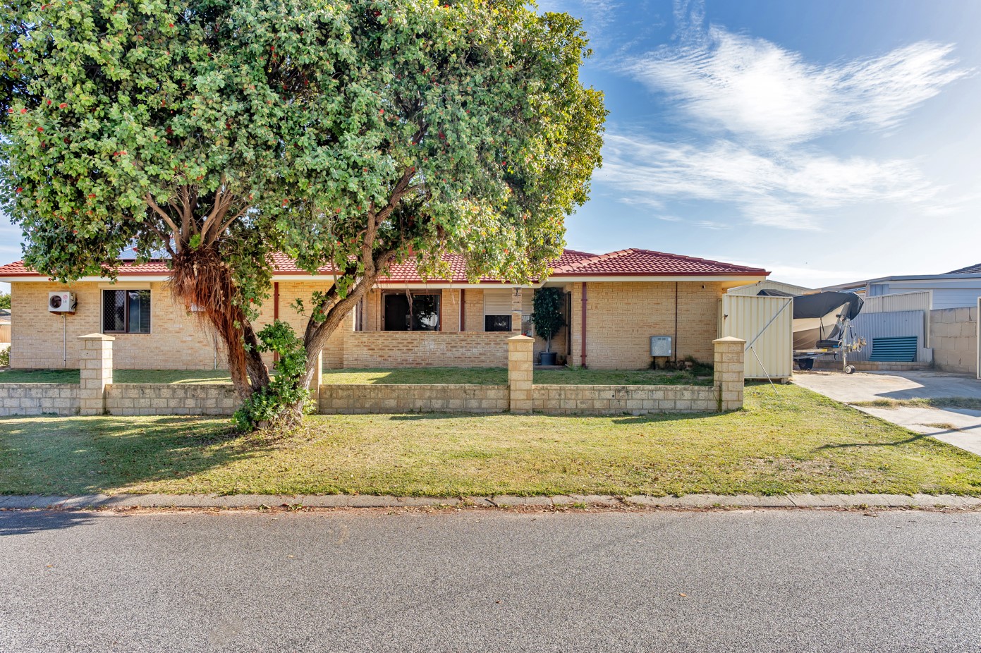 36 HOLCOMBE ROAD, Warnbro WA 6169 - Image 1