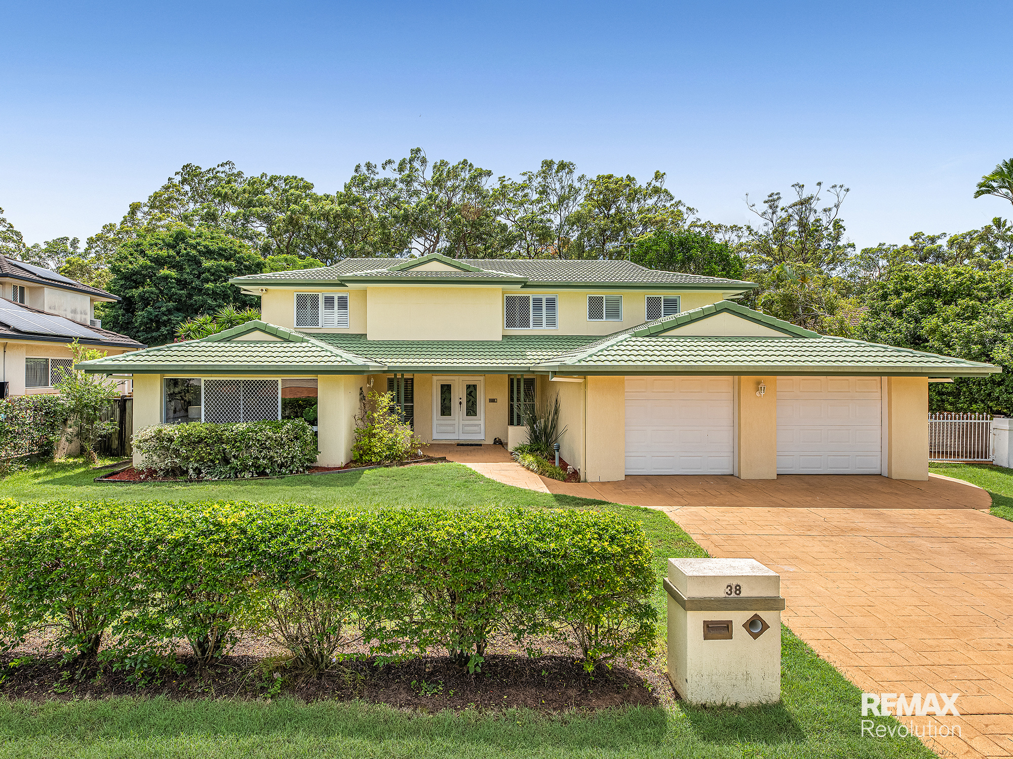 38 Mansfield Place, Mansfield, QLD 4122 - Image 1
