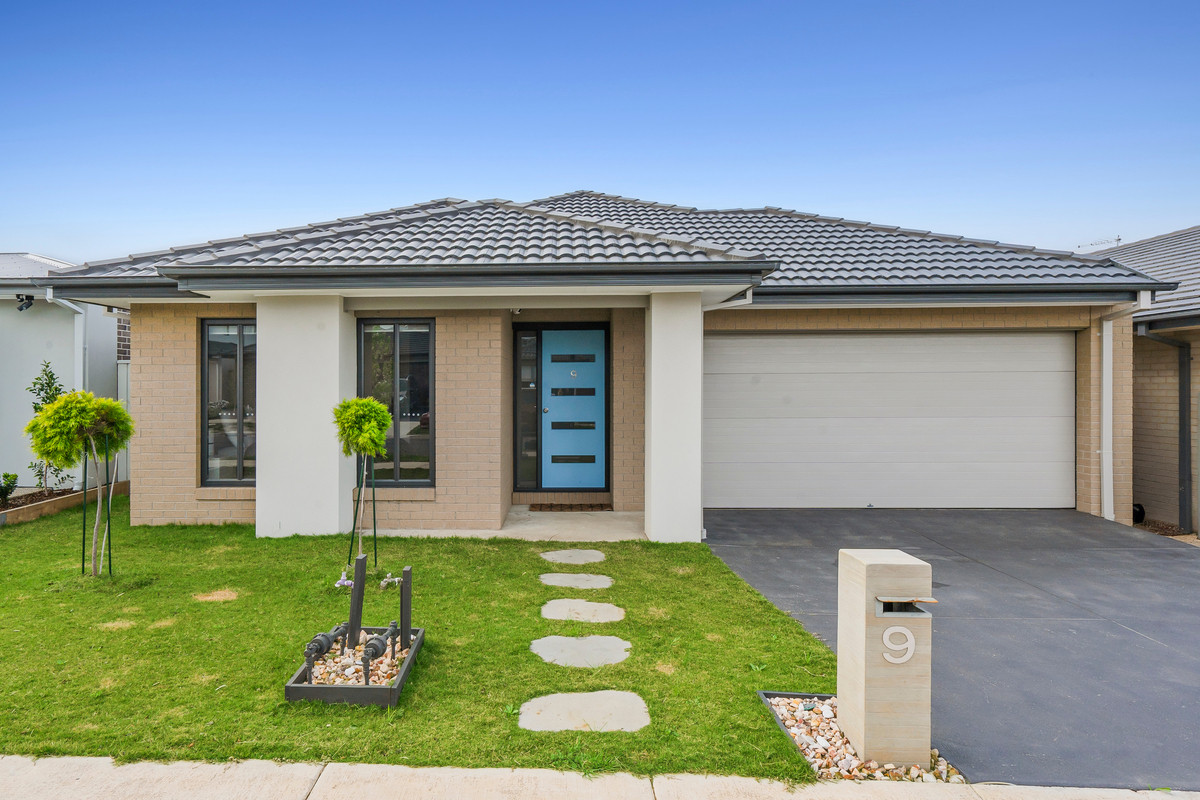 9 MENTELLE STREET, Mount Duneed VIC 3217 - Image 1