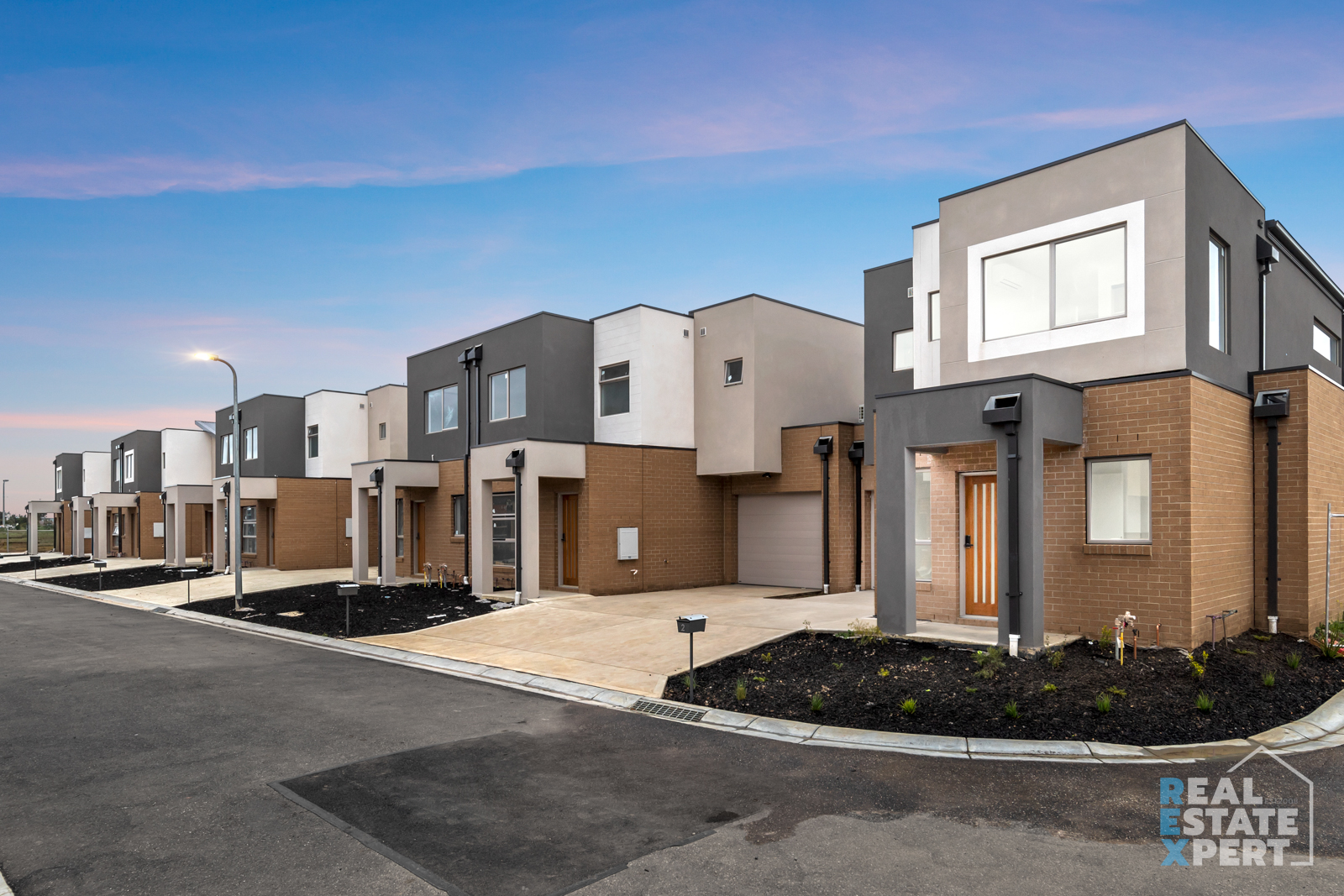 3-bedroom unit at 8 Tiger Way, Officer, VIC 3809, Cardinia, Victoria