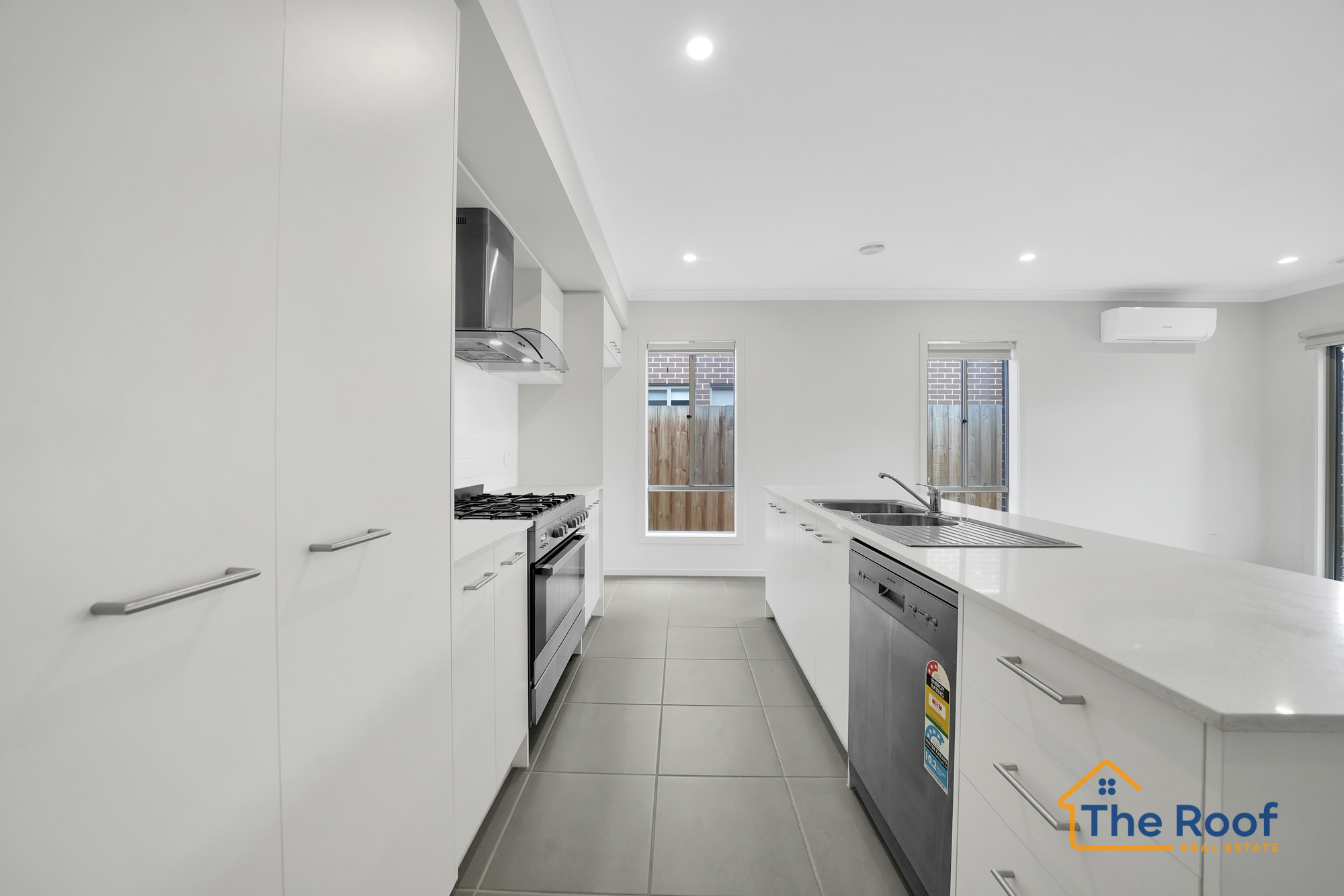 10 YEOMAN STREET, Melton South VIC 3338 - Image 7