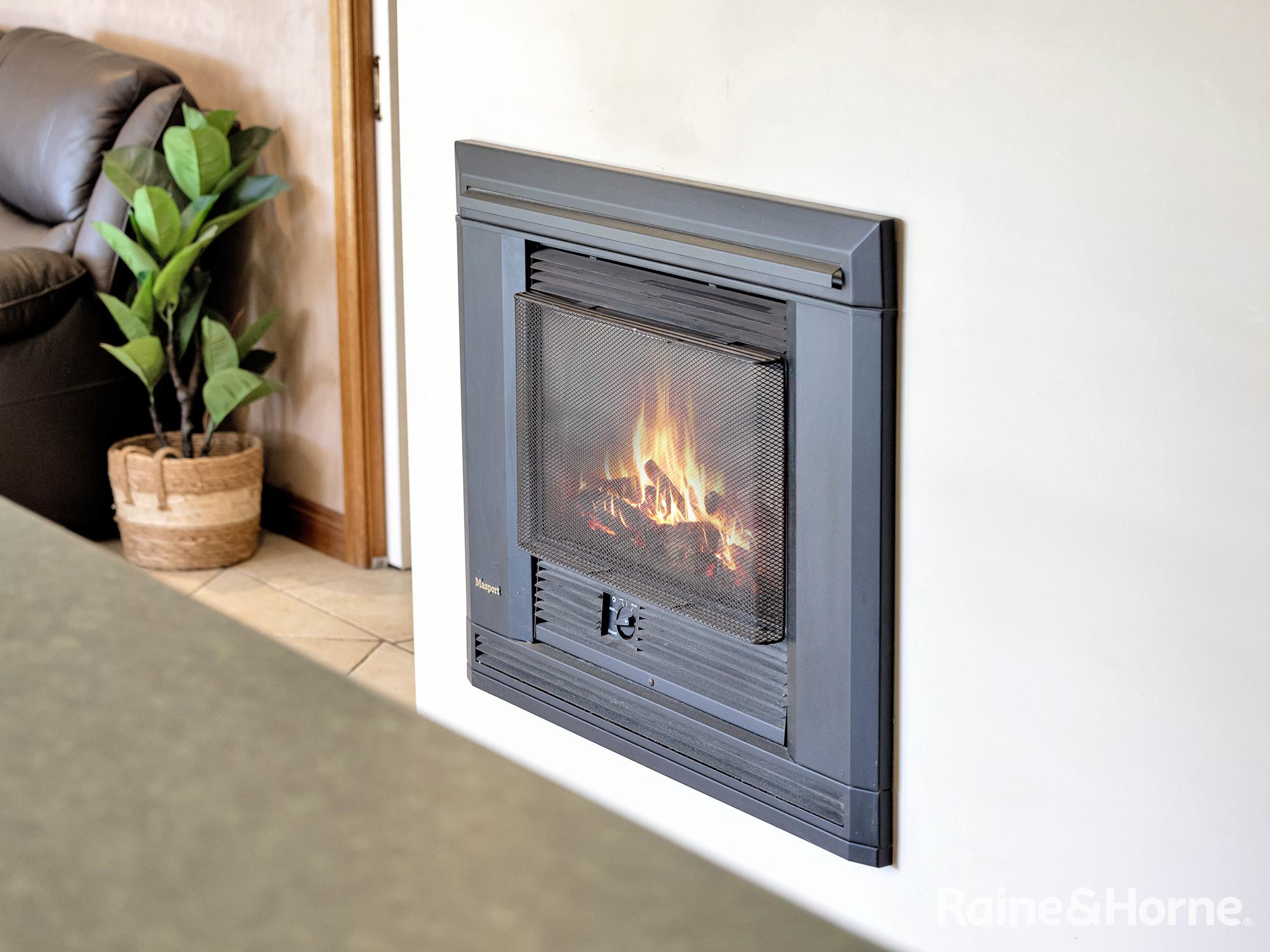 4-bedroom house at 17 Cypress Crescent, Kelso, NSW 2795, Bathurst, New South Wales