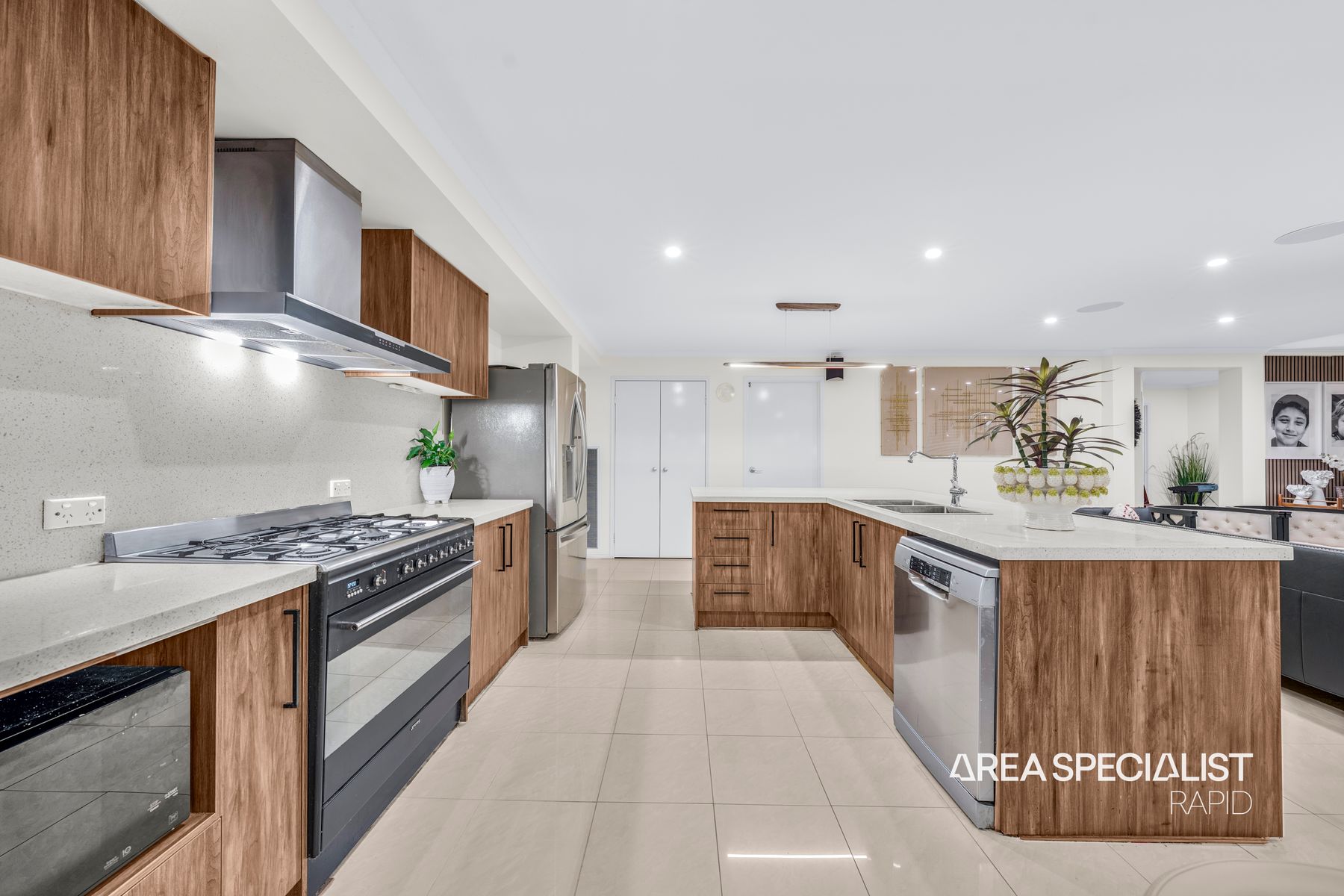 10 ELIDA CRESCENT, Narre Warren South VIC 3805 - Image 5