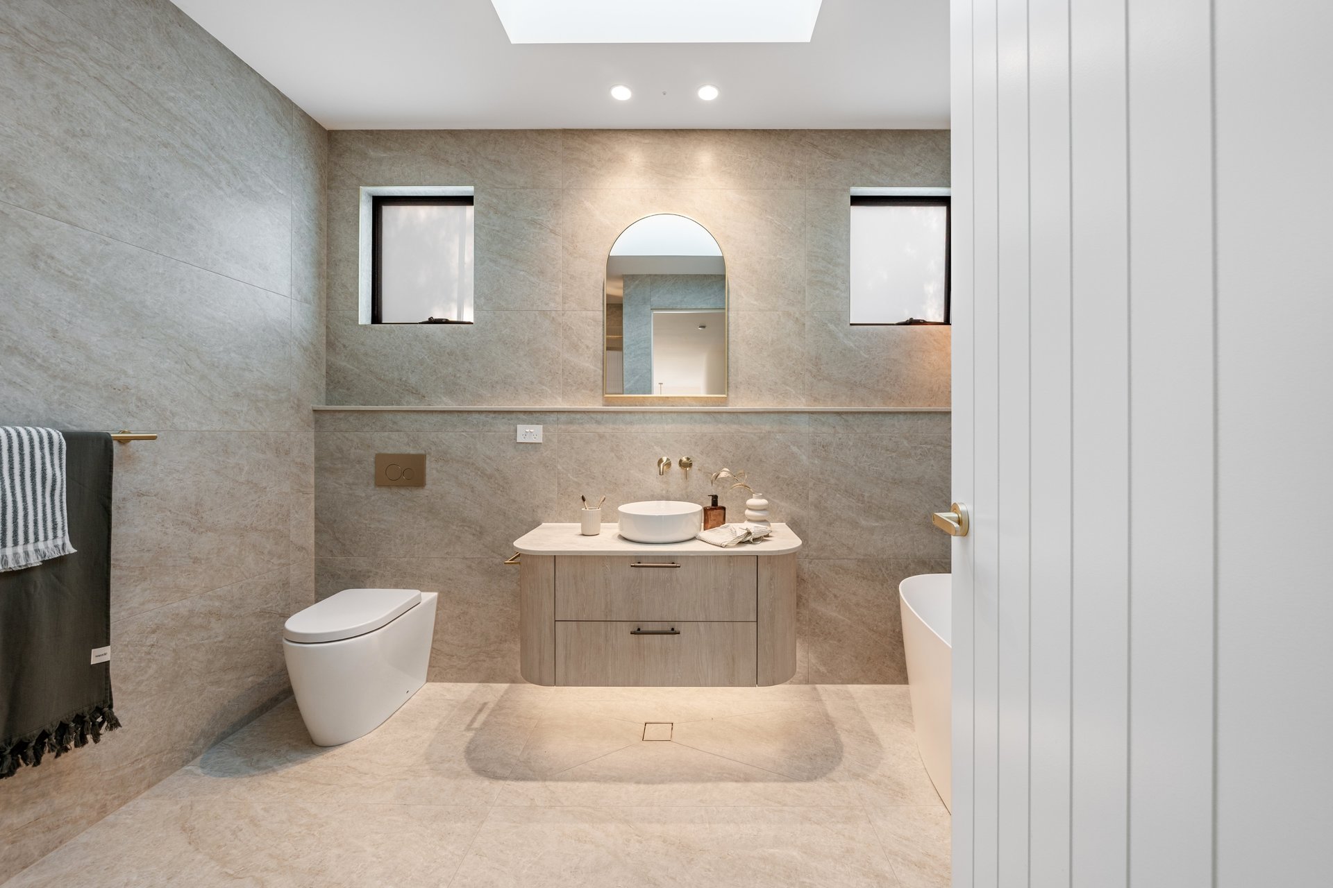 3-bedroom unit at 10 CASSELL AVENUE, Towradgi NSW 2518, Wollongong, New South Wales