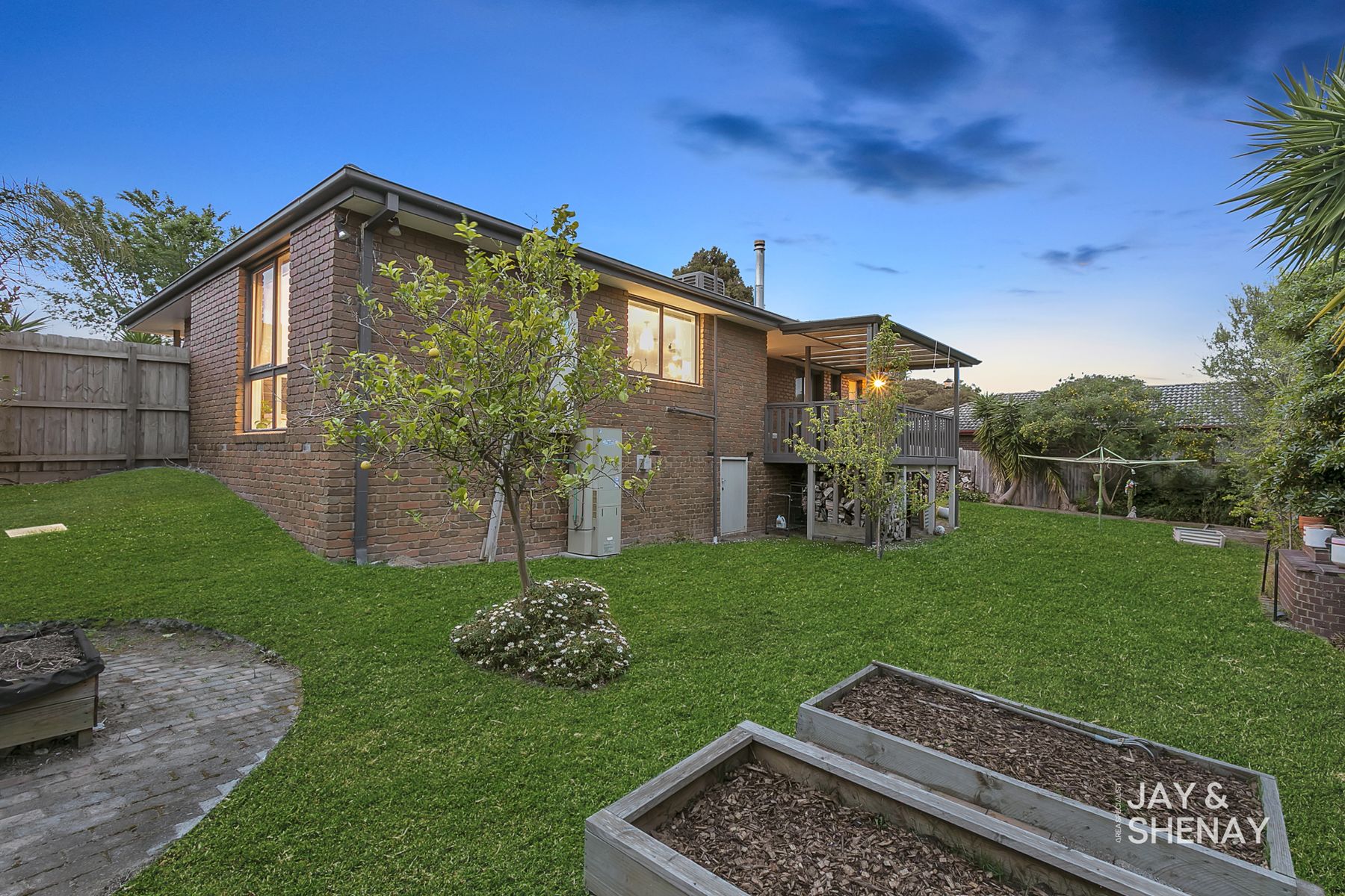 13 WILLIAM PERRY CLOSE, Endeavour Hills VIC 3802 - Image 9