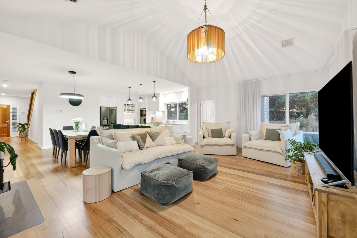 67 AQUARIUS AVENUE, Torquay VIC 3228 - Image 10