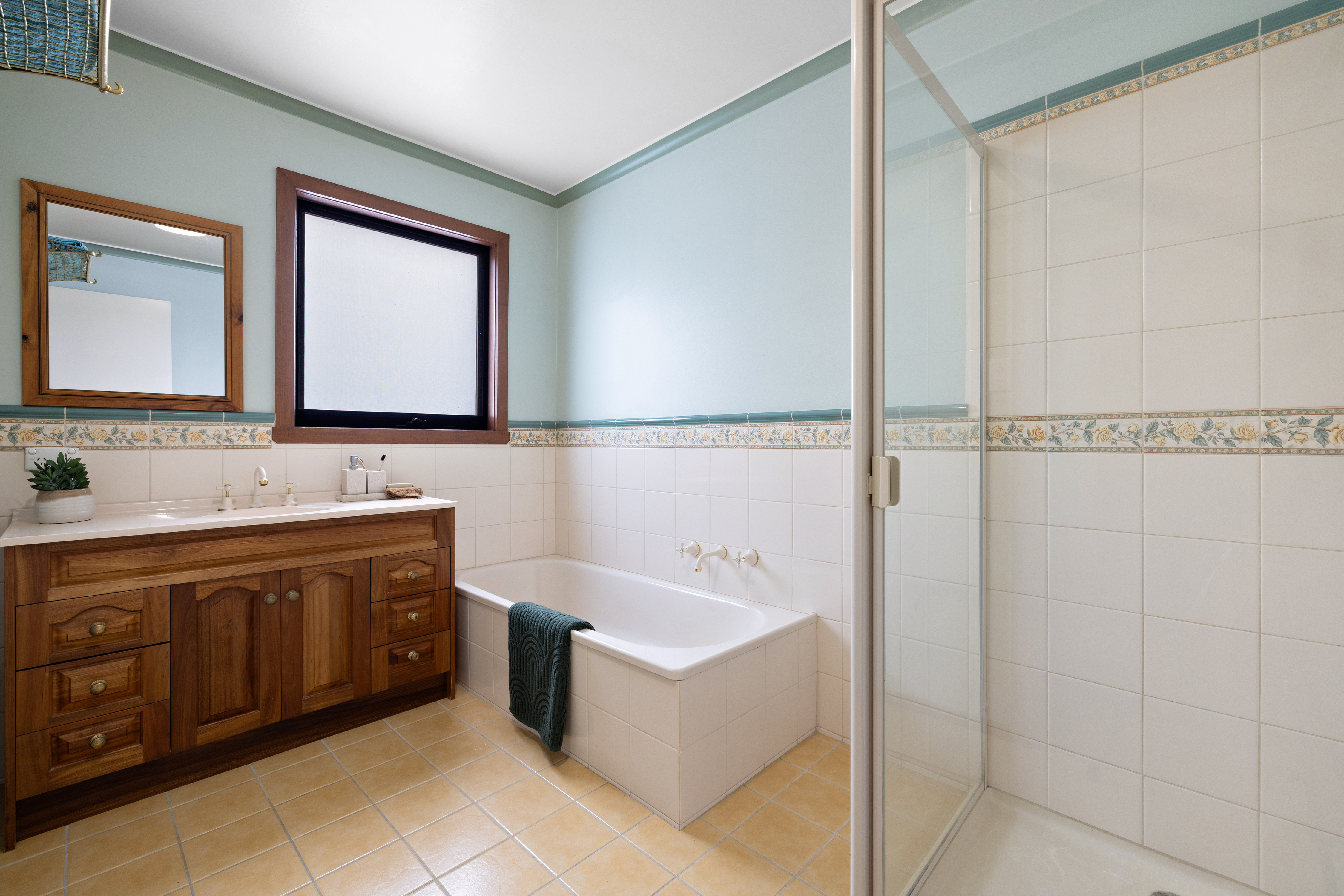 13 Hakea Drive, Montrose, Vic, 3765 - Image 10