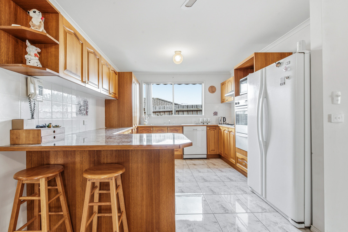 3-bedroom house at 34 Brentwood Drive, Cranbourne North, VIC 3977, Casey, Victoria