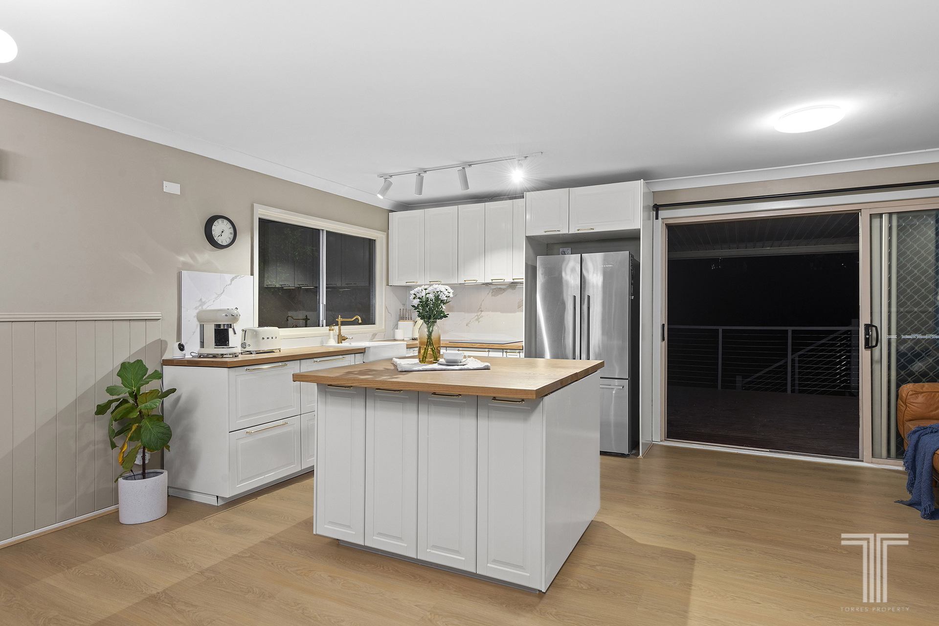 52 Pareena Crescent, Mansfield, QLD 4122 - Image 10