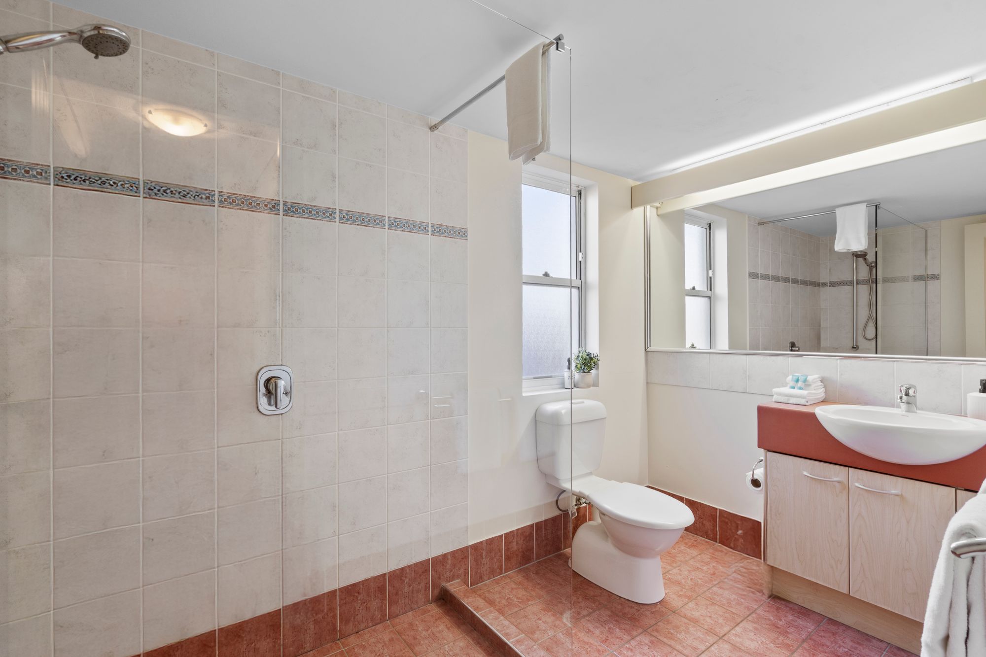 12 93 OLD BURLEIGH ROAD, BROADBEACH QLD 4218 - Image 8