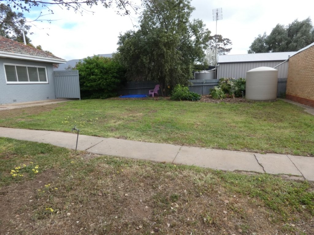 5-bedroom house at 43 Devereux Street, Warracknabeal, VIC 3393, Yarriambiack, Victoria