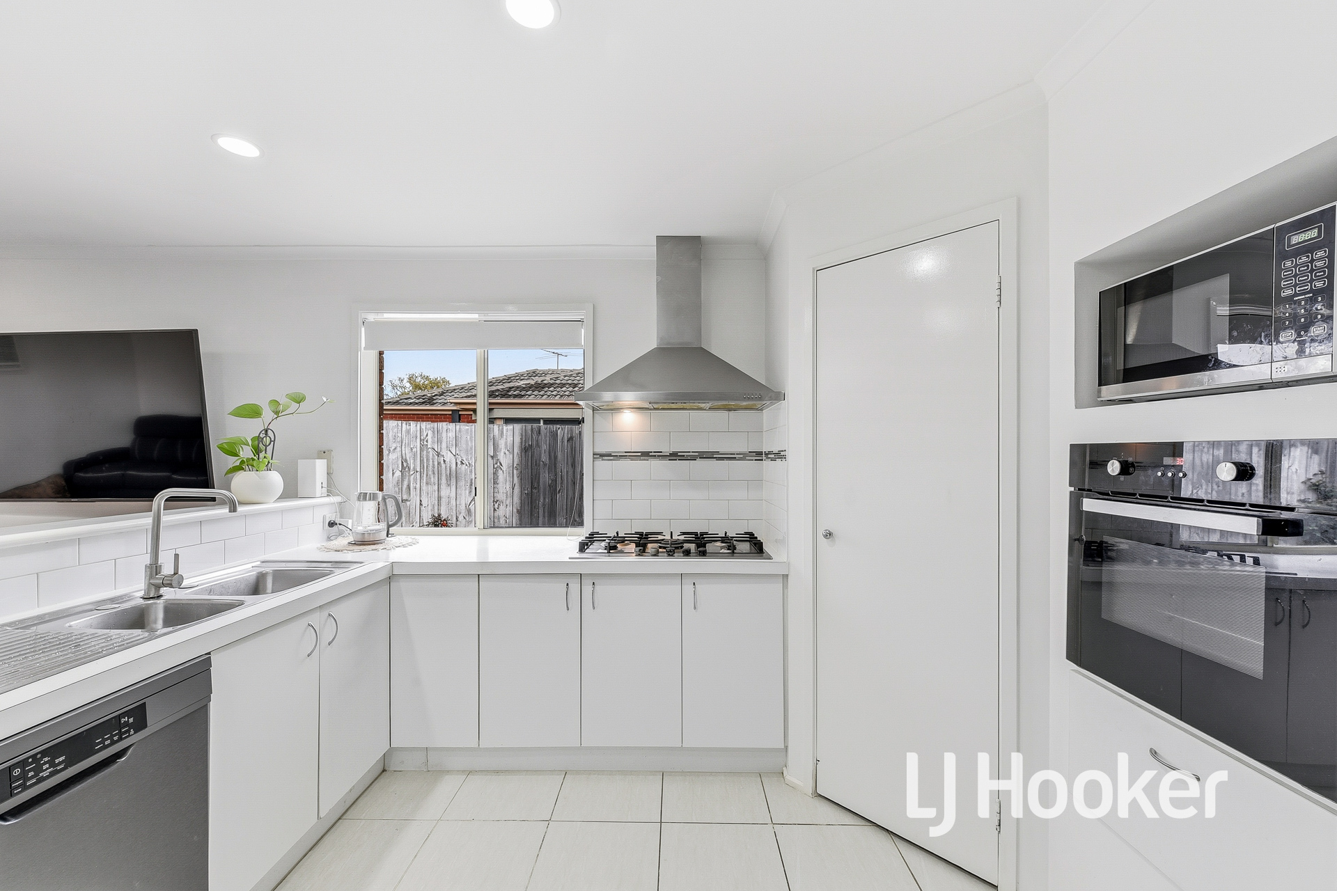 8 LIGHTHORSE CRESCENT, Narre Warren South VIC 3805 - Image 7