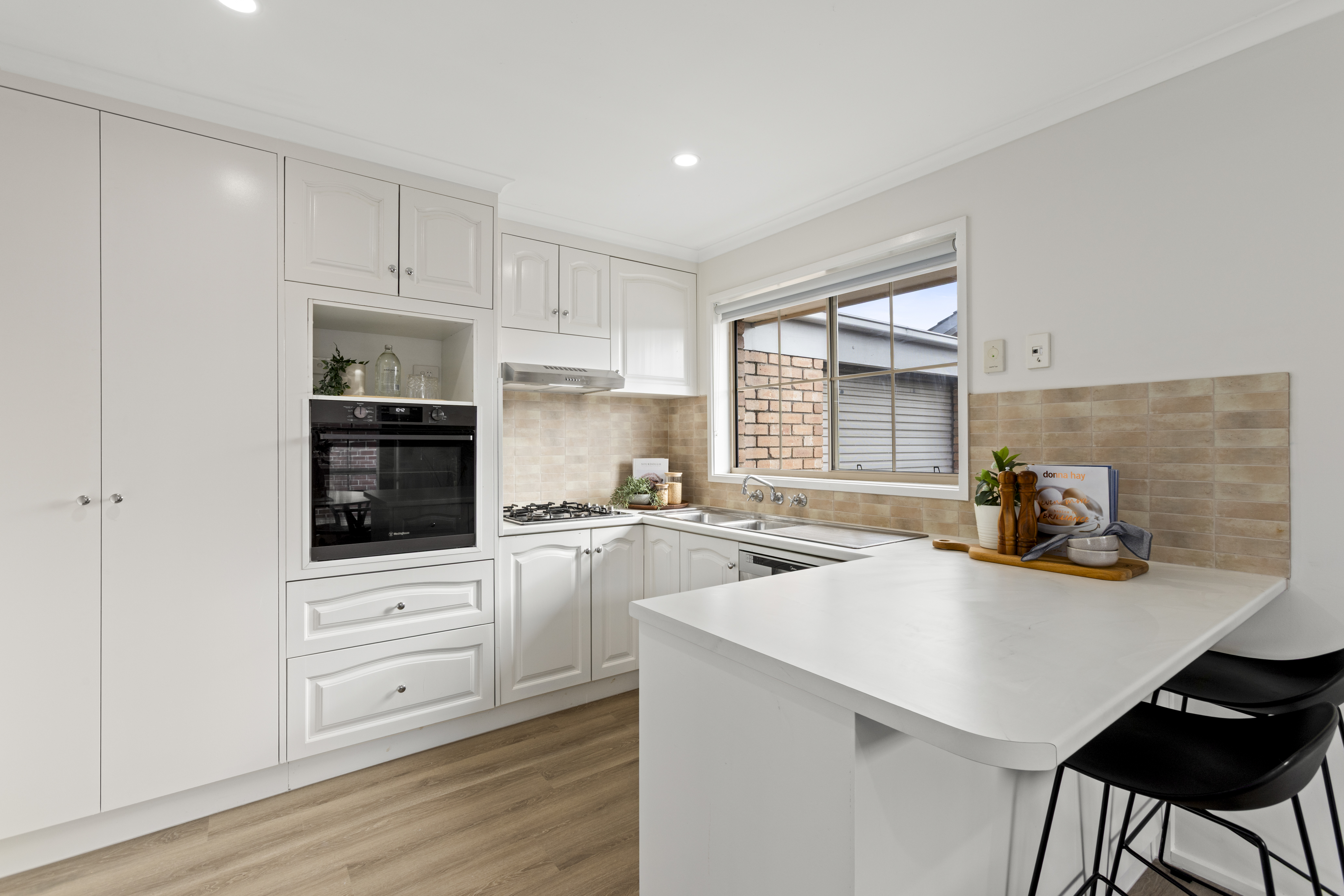 3-bedroom unit at 1 320 ABERDEEN STREET, MANIFOLD HEIGHTS VIC 3218, Greater Geelong, Victoria