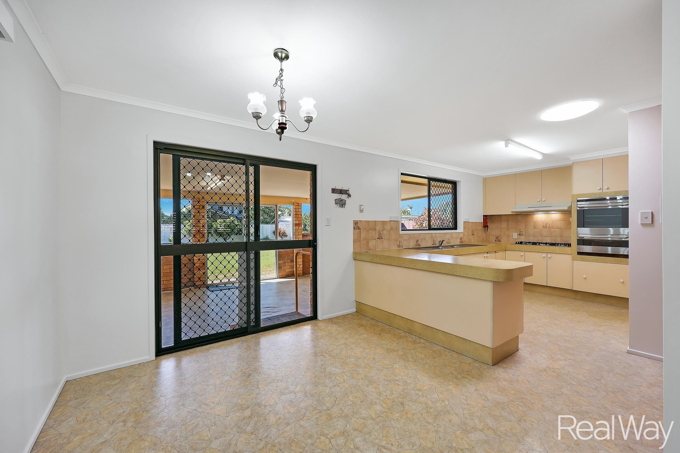 19 Brady Street, Avenell Heights, QLD 4670 - Image 9