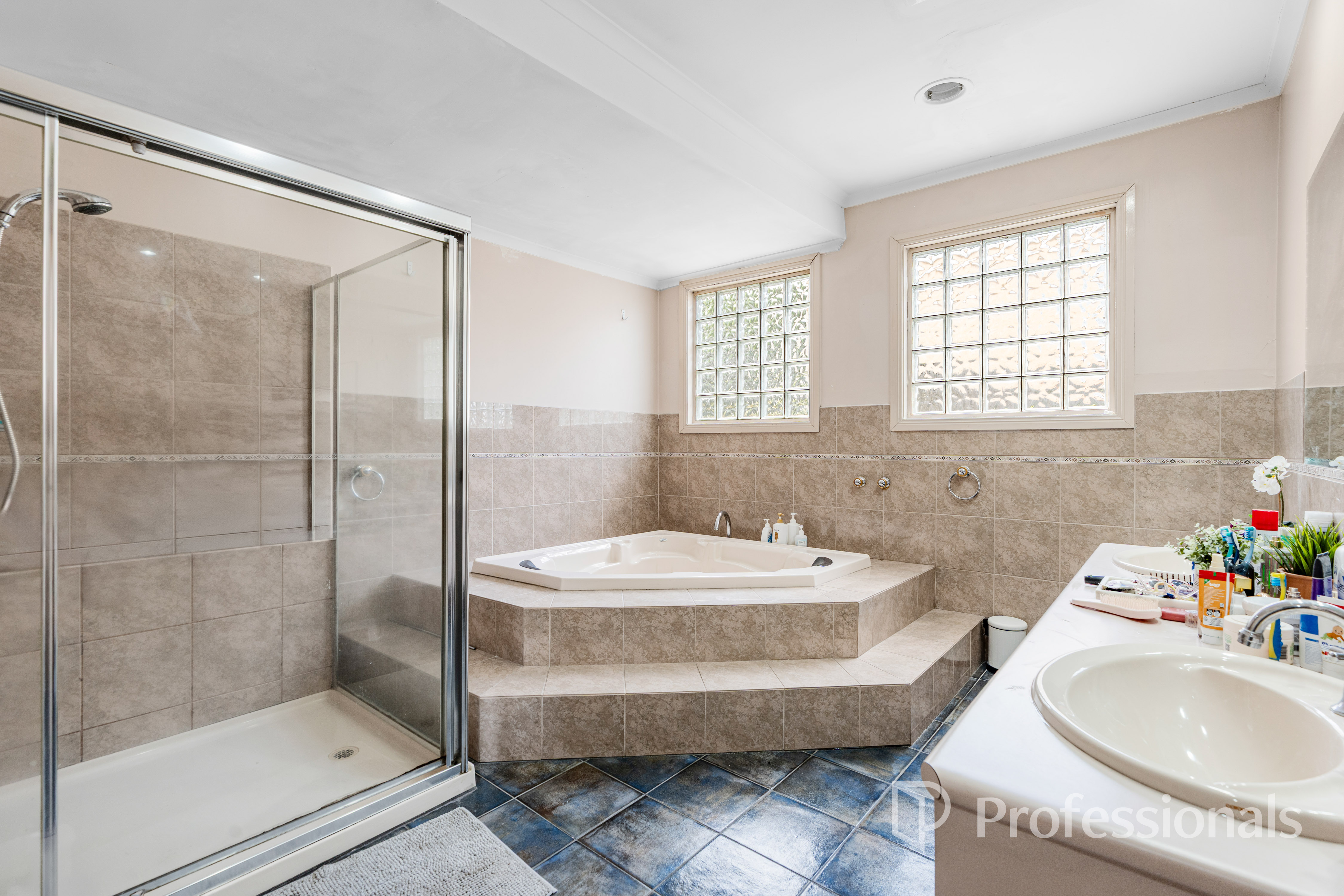 24 Heatherdale Road, Mitcham, VIC 3132 - Image 9