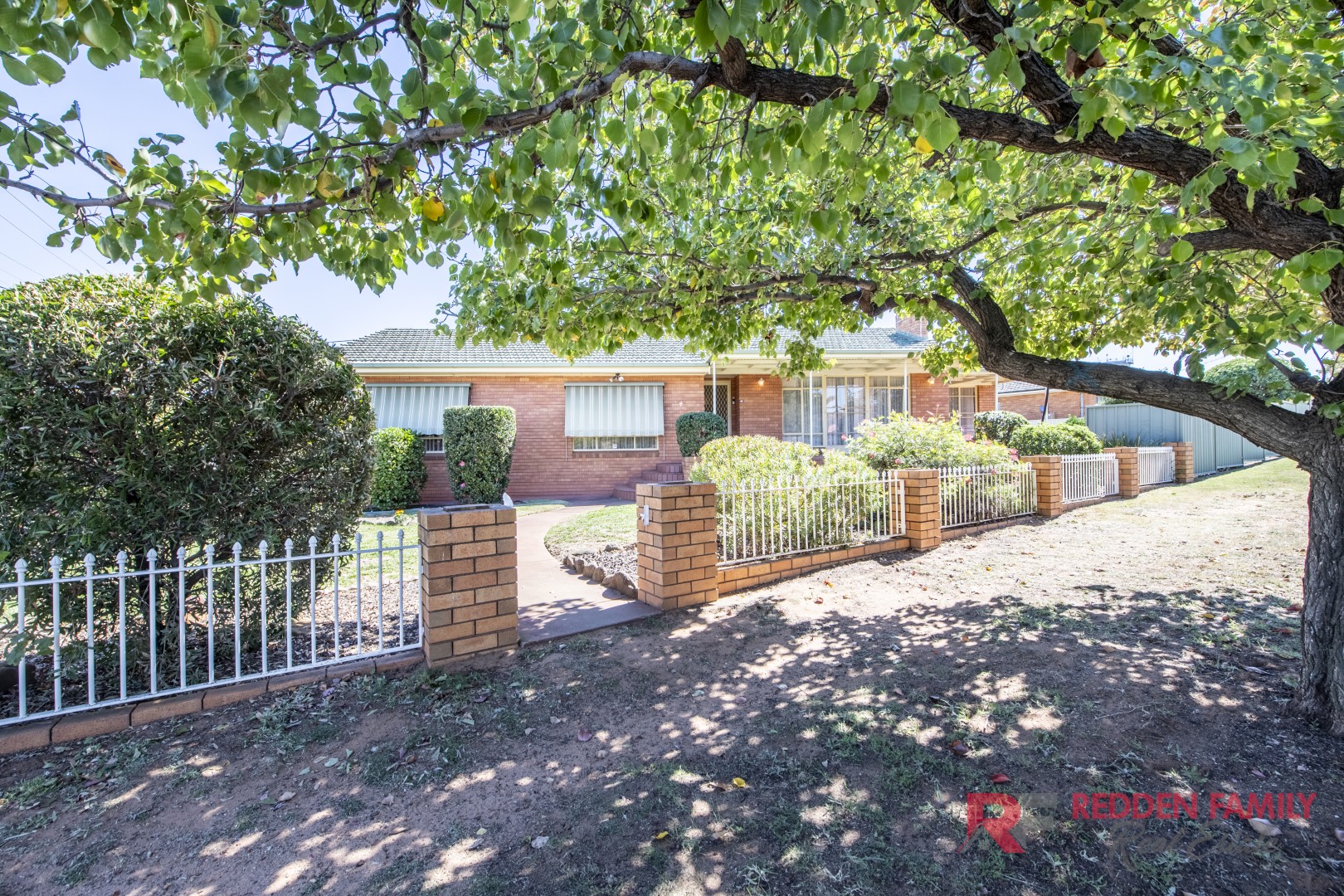 4 HUTCHINS AVENUE, Dubbo NSW 2830 - Image 1