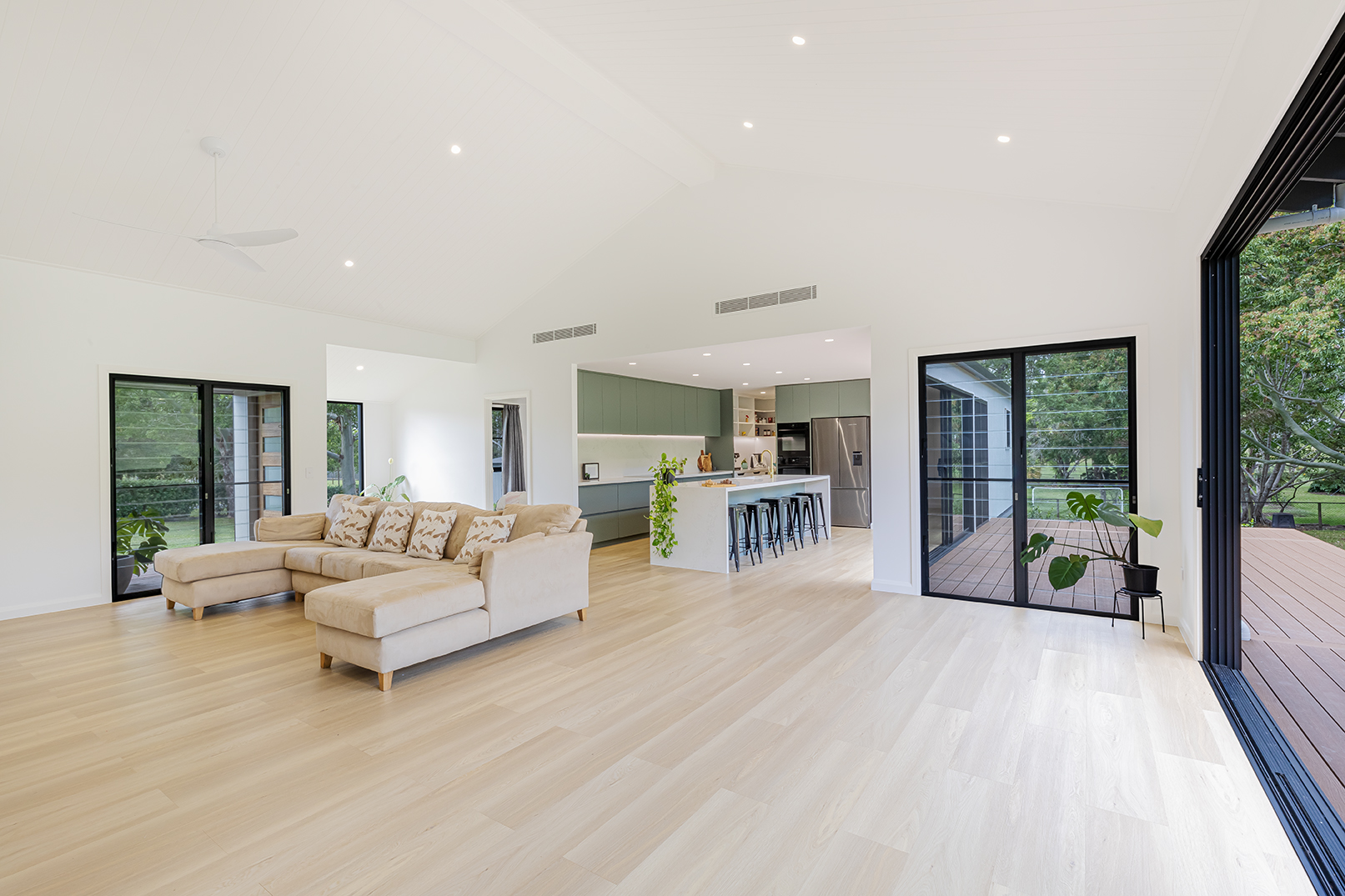 21 RIVERSDALE ROAD, Oxenford QLD 4210 - Image 9