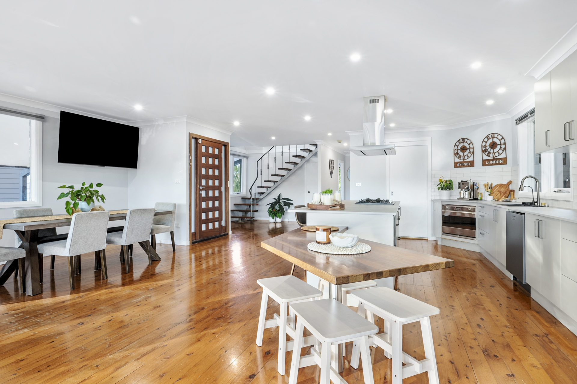 4-bedroom house at 190 RIVERVIEW ROAD, Avalon Beach NSW 2107, Northern Beaches, New South Wales